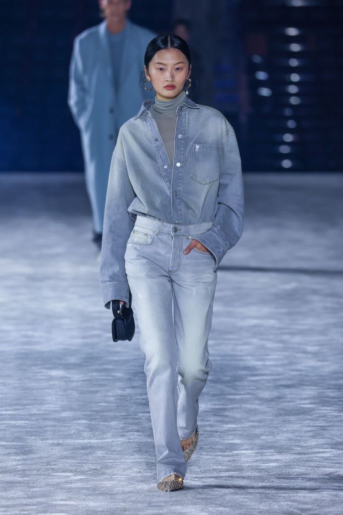 PARIS, FRANCE - JANUARY 19: (EDITORIAL USE ONLY - For Non-Editorial use please seek approval from Fashion House) A model walks the runway during the AMI - Alexandre Mattiussi Menswear Fall-Winter 2023-2024 show as part of Paris Fashion Week on January 19, 2023 in Paris, France. (Photo by Peter White/Getty Images)