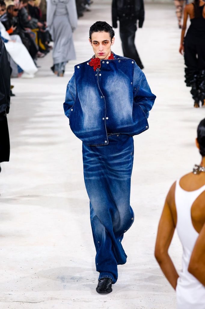 PARIS, FRANCE - MARCH 07: (EDITORIAL USE ONLY - For Non-Editorial use please seek approval from Fashion House) A model walks the runway during the Y/project Womenswear Fall Winter 2023-2024 show as part of Paris Fashion Week on March 07, 2023 in Paris, France. (Photo by Peter White/Getty Images)