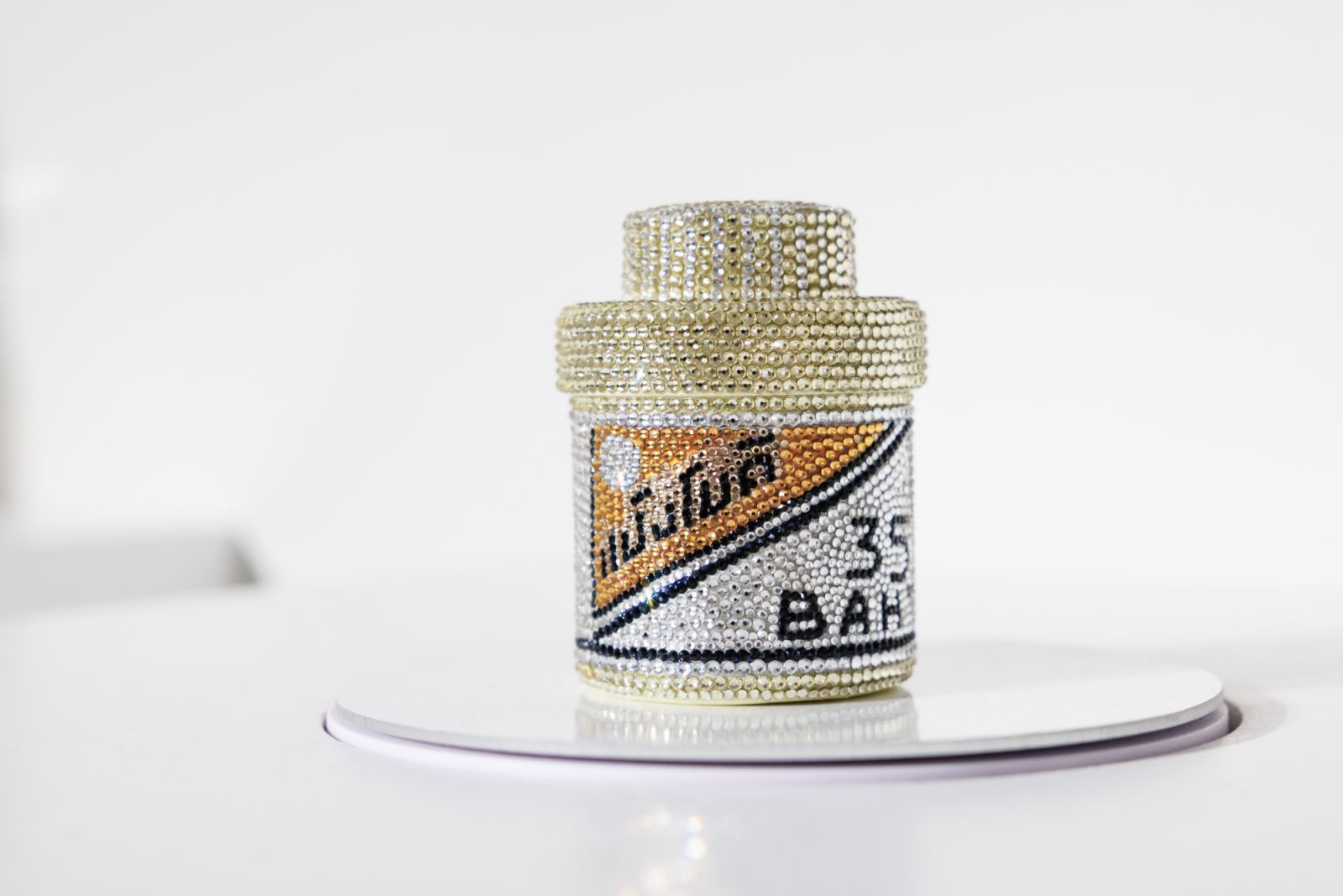 ‘La Vie en Strass’ ผลงานศิลปะของ "ราชินีแห่งความ Bling" ณ Four Seasons ART Space by MOCA Bangkok