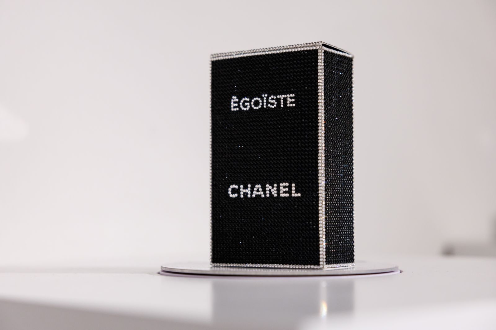 ‘La Vie en Strass’ ผลงานศิลปะของ "ราชินีแห่งความ Bling" ณ Four Seasons ART Space by MOCA Bangkok