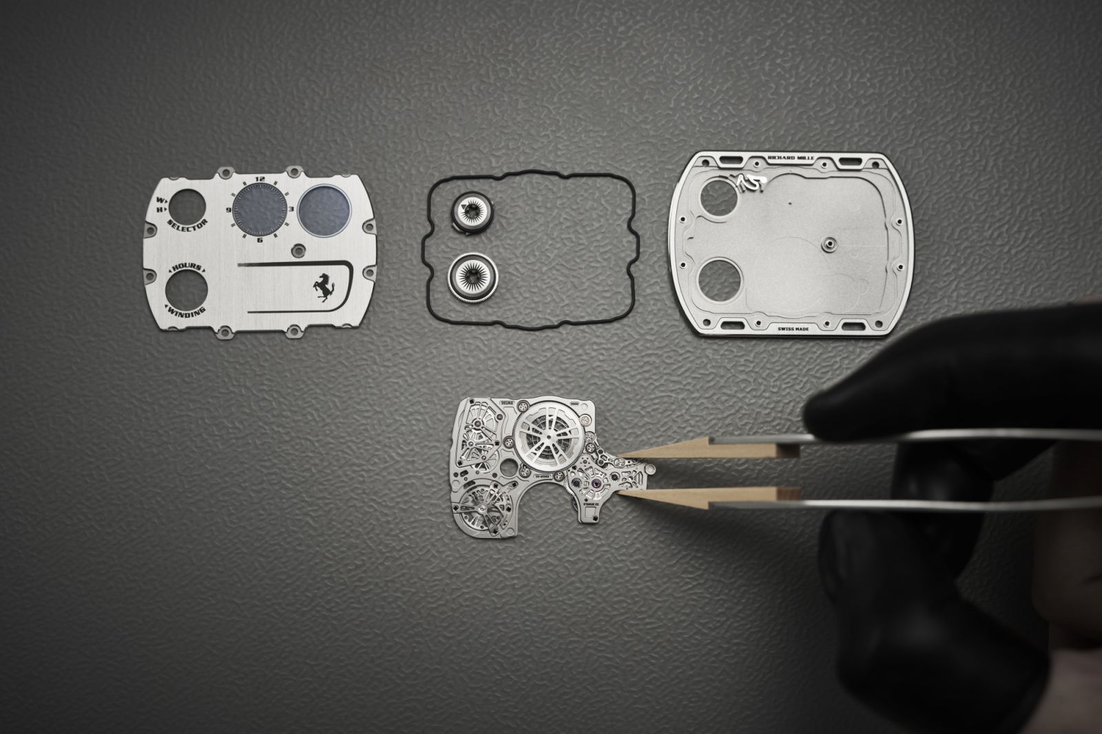RM UP-01 Ferrari腕錶錶殼與機芯都極致纖薄。 (Photo:RICHARD MILLE)