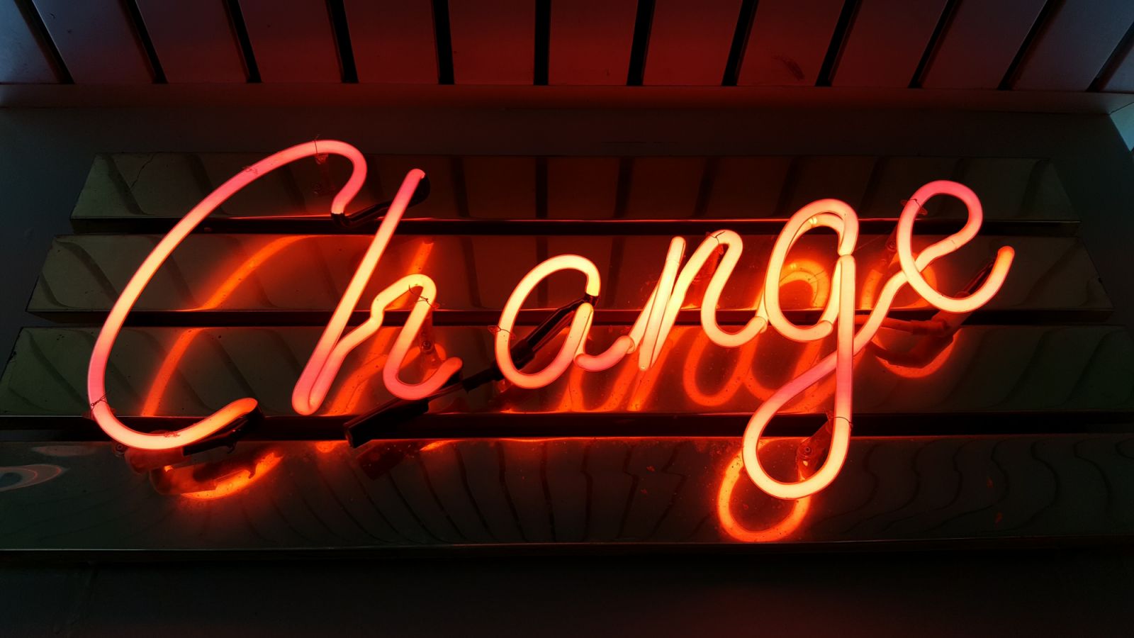 Neon signs as decor are out (Photo: Unsplash/Ross Findon)