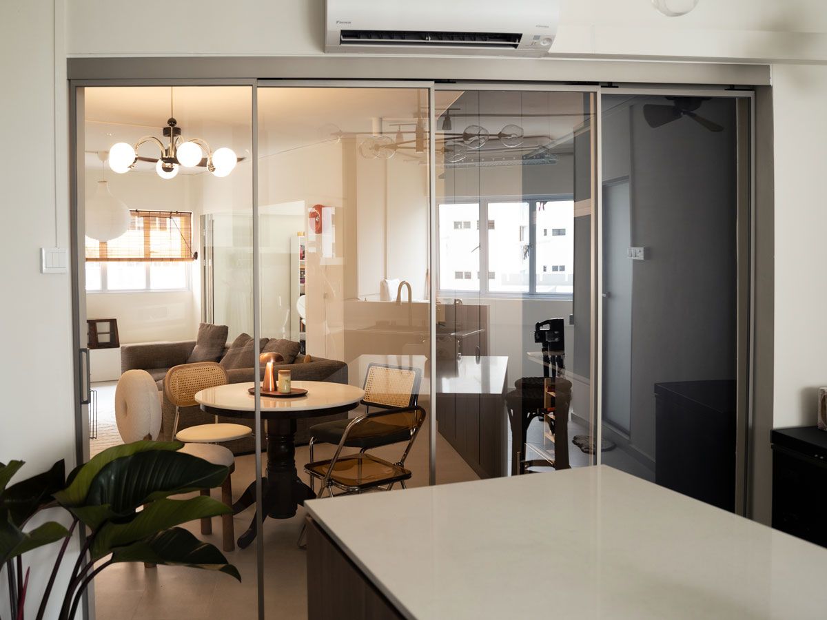 Oculus Collective aluminium folding glass doors