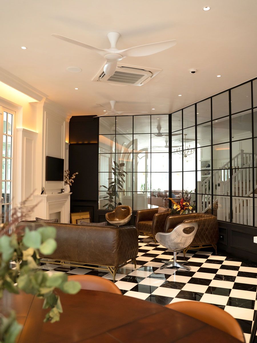 Oculus Collective aluminium folding glass doors