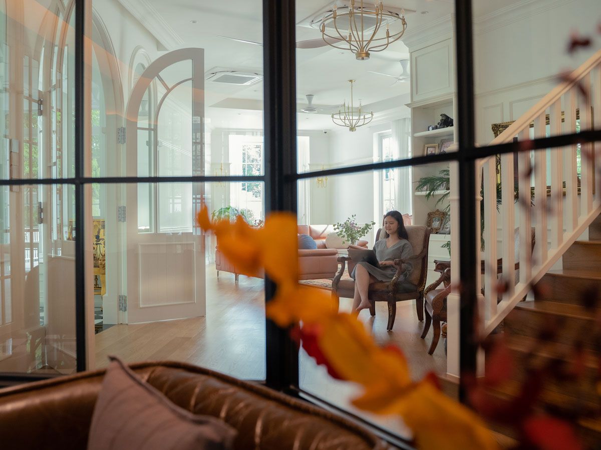Oculus Collective aluminium folding glass doors