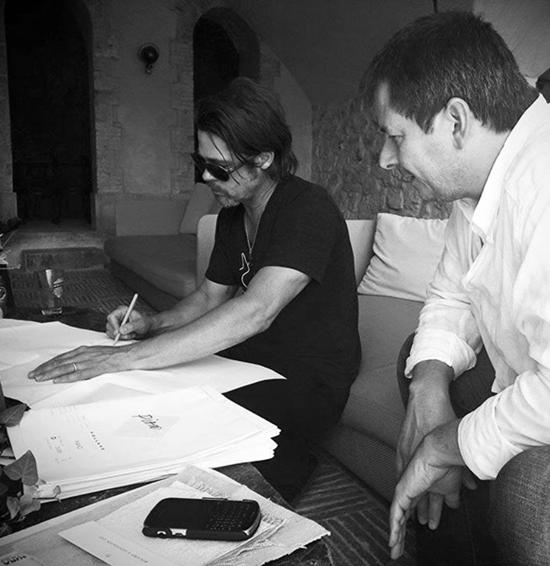 Brad Pitt and Frank Pollaro (Photo: Pollaro.com)