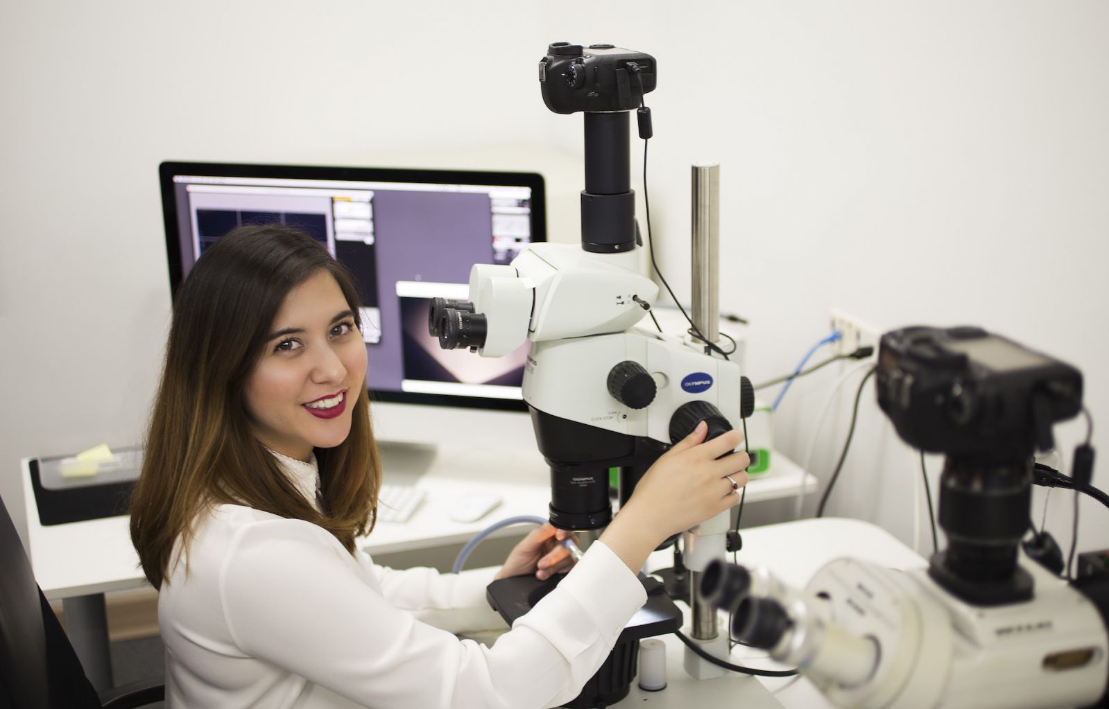 Billie Hughes with photomicrography setup at Lotus Gemology laboratory in Bangkok.