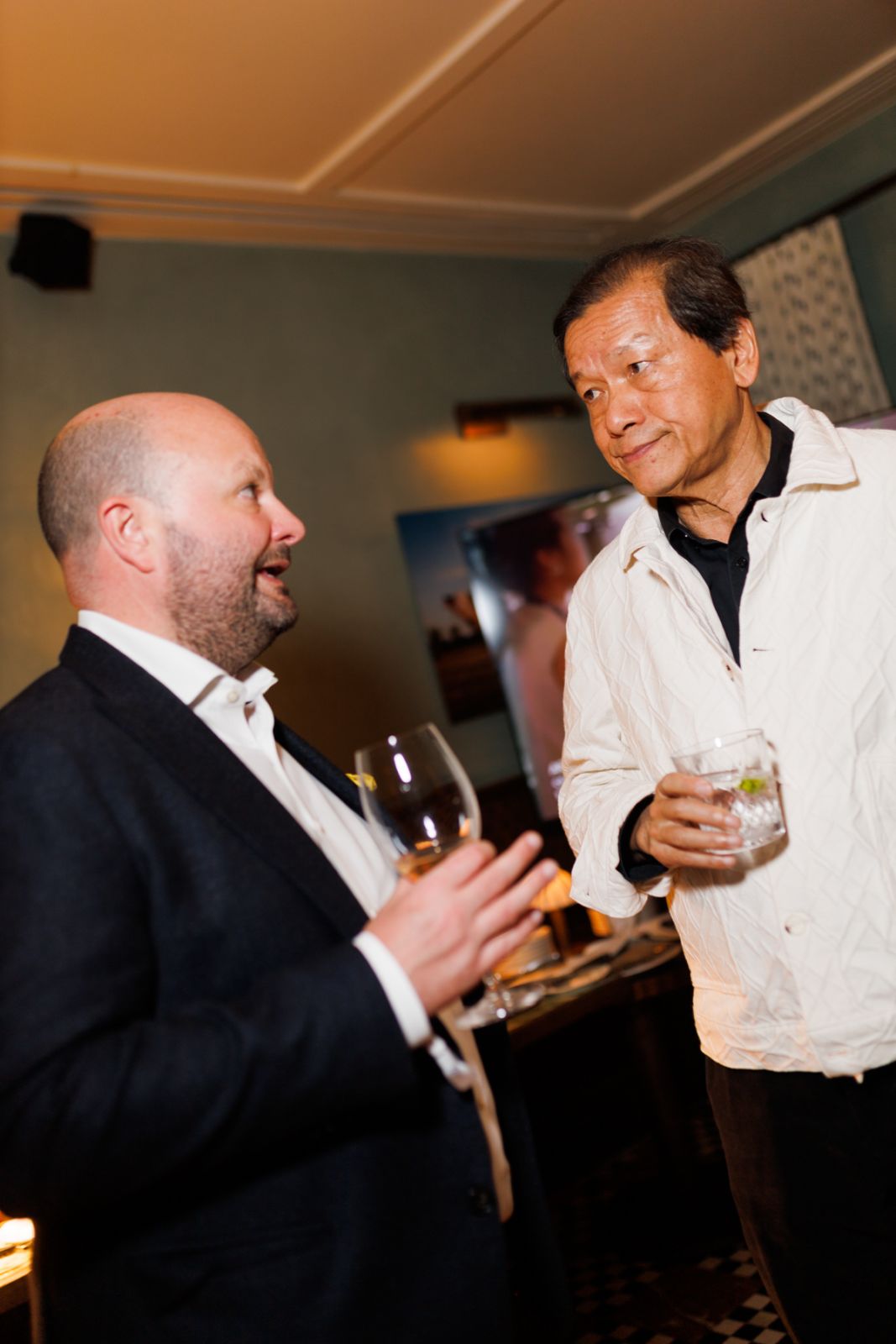 คุณ Magnus Renfrew และ ศาสตราจารย์ ดร. อภินันท์ โปษยานนท์