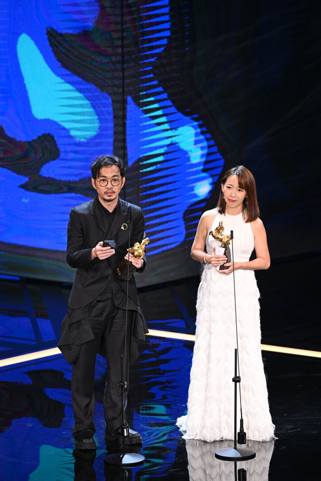 第60屆金馬獎最佳改編劇本——吳瑾蓉 WU Chin-jung、程偉豪 CHENG Wei-hao｜《關於我和鬼變成家人的那件事》Marry My Dead Body（圖片：金馬執委會）