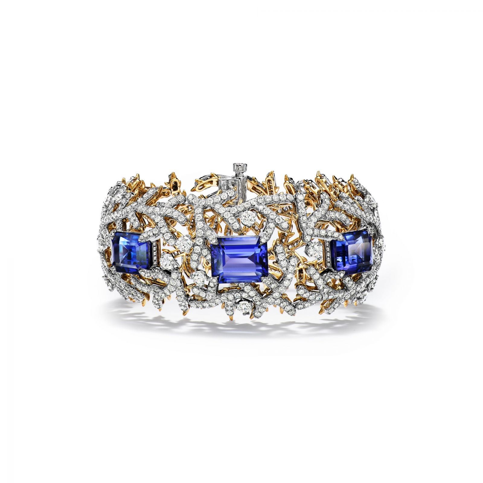 Tiffany & Co. 2023 Blue Book高級珠寶系列幻海秘境Out of the Blue鉑金與18K金丹泉石與鑽石手環。(Photo: Tiffany & Co,)