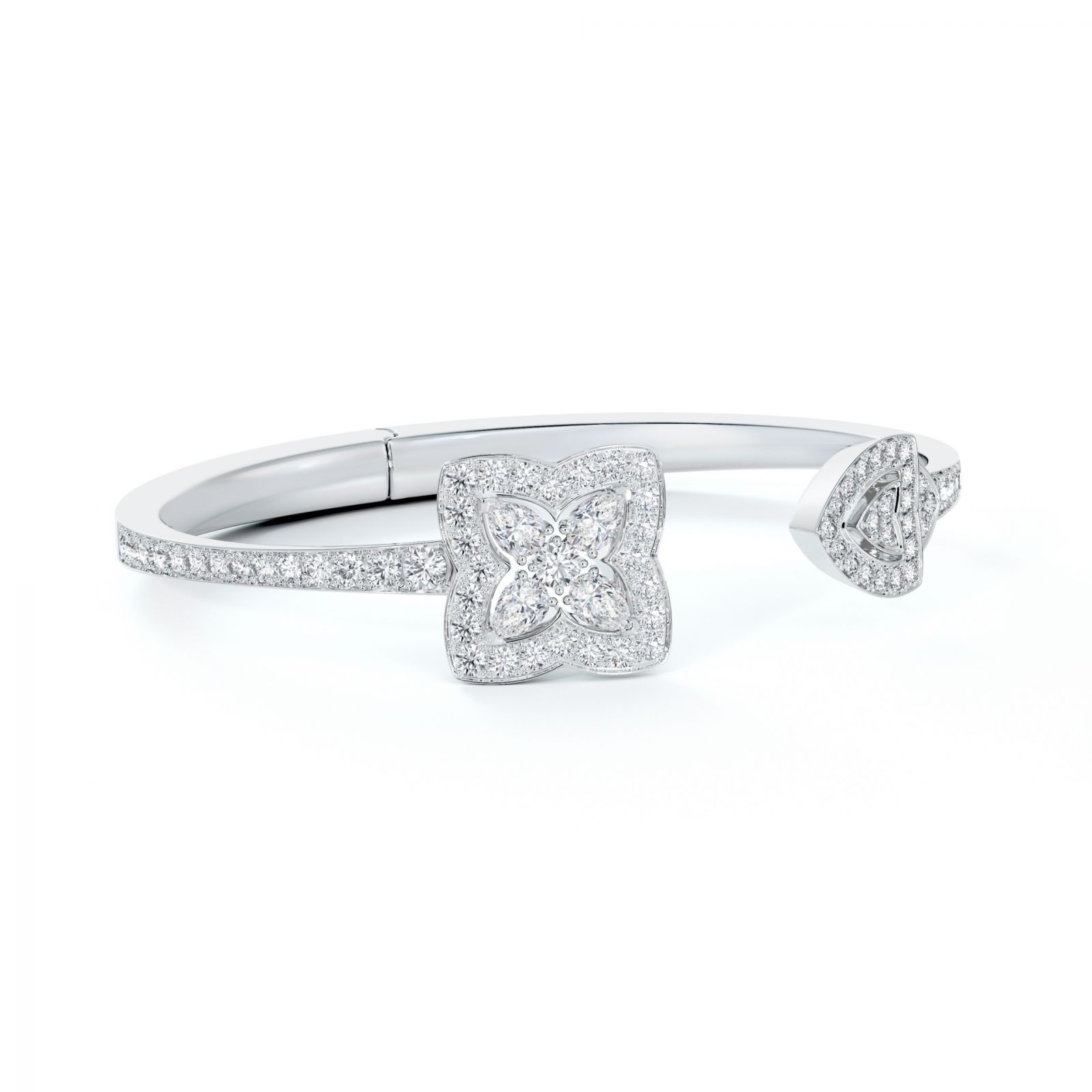 De Beers Enchanted Lotus 18K白金鑽石開放式手鐲。(Photo: De Beers)