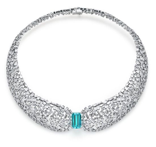 Tiffany & Co. 2023 Blue Book高級珠寶系列幻海秘境Out of the Blue-18K白金拉藍色銅鋰碧璽與鑽石項鍊。(Photo: Tiffany & Co,)