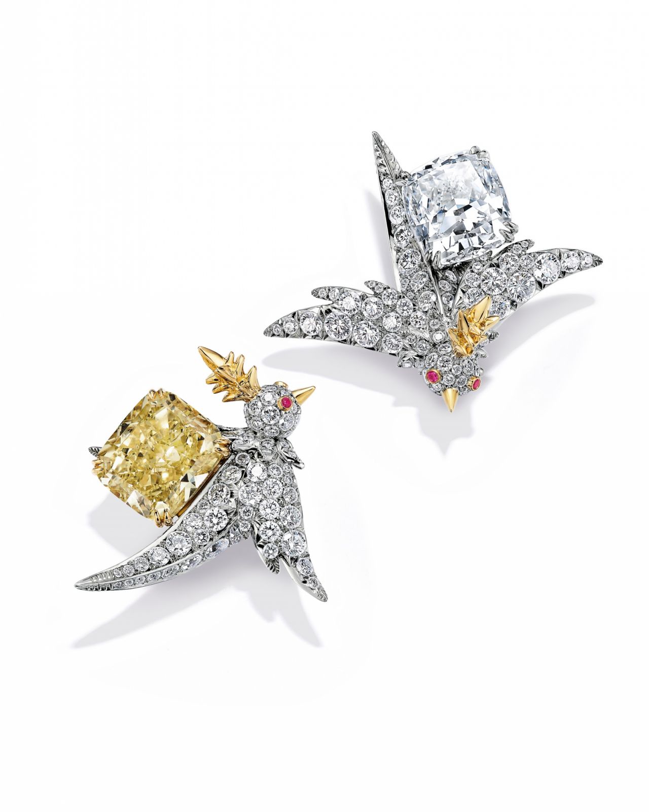 Schlumberger by Tiffany & Co.石上鳥高級珠寶系列-鉑金與18K金濃彩黃鑽、白鑽耳環。(Photo: Tiffany & Co.)