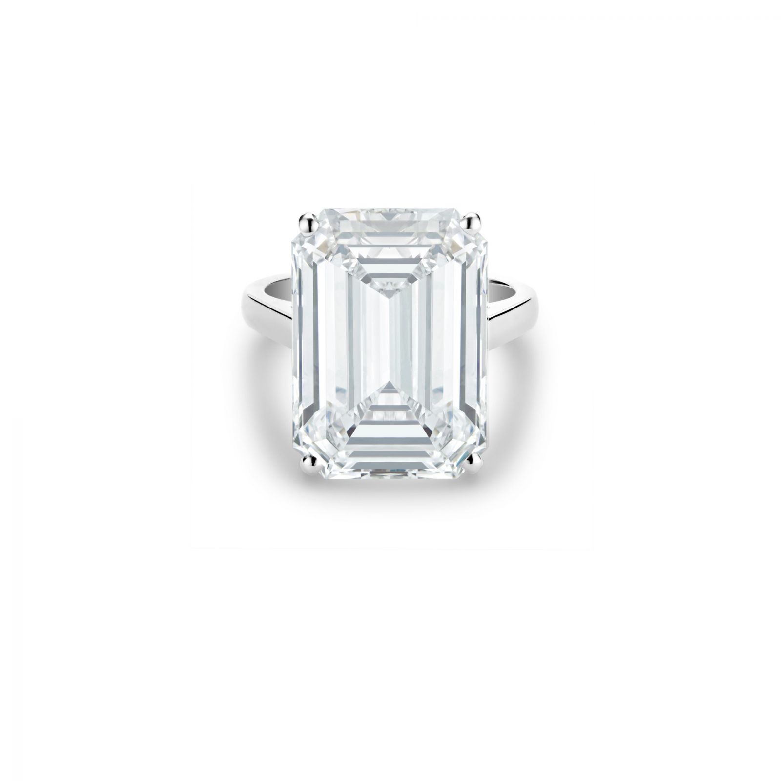 De Beers DB Classic 高級珠寶祖母綠式切割鑽石戒指。(Photo: De Beers)