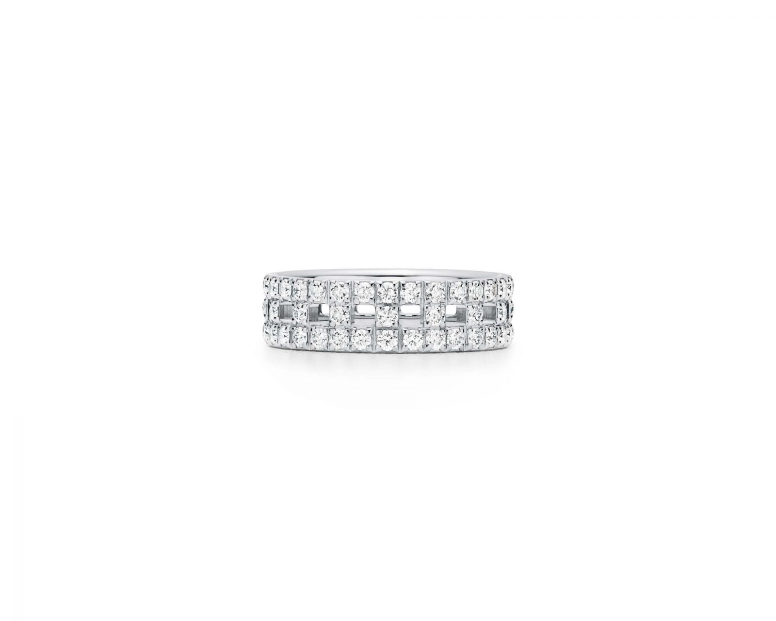 Tiffany T True 18K白金寬版鋪鑲鑽石戒指。(Photo: Tiffany & Co.)