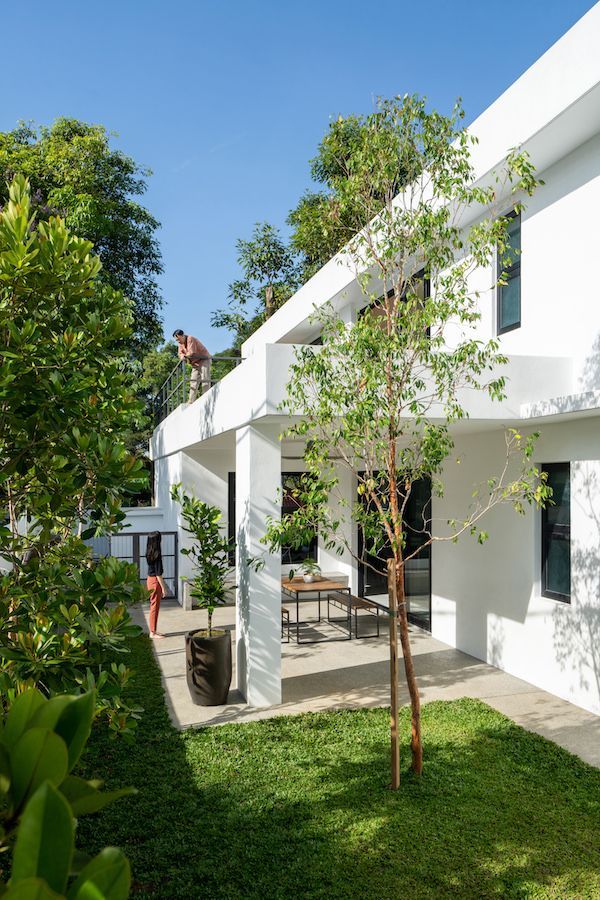 Fabian Tan Architect's minimalist Petaling Jaya end-lot terrace (Photo: BricksBegin)