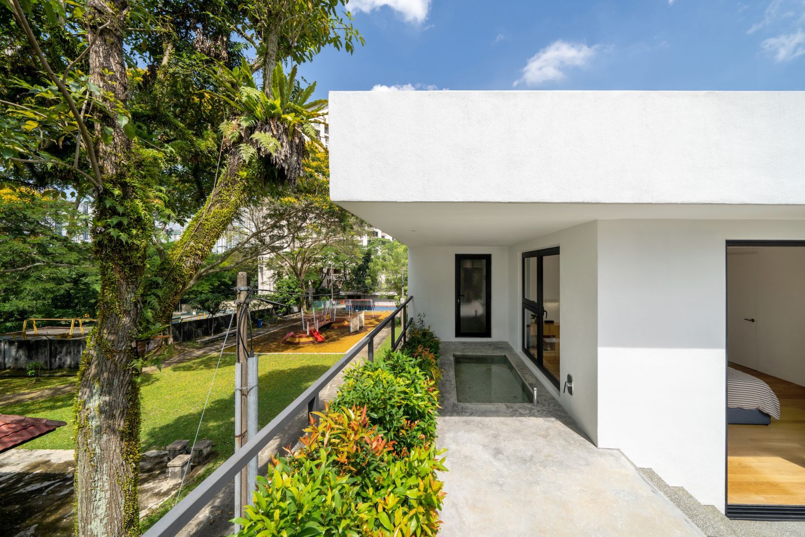 Fabian Tan Architect's minimalist Petaling Jaya end-lot terrace (Photo: BricksBegin)
