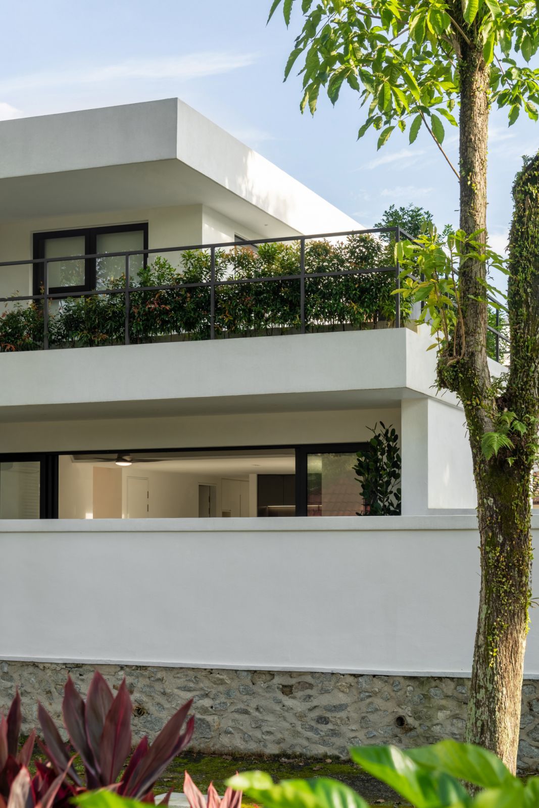 Fabian Tan Architect's minimalist Petaling Jaya end-lot terrace (Photo: BricksBegin)