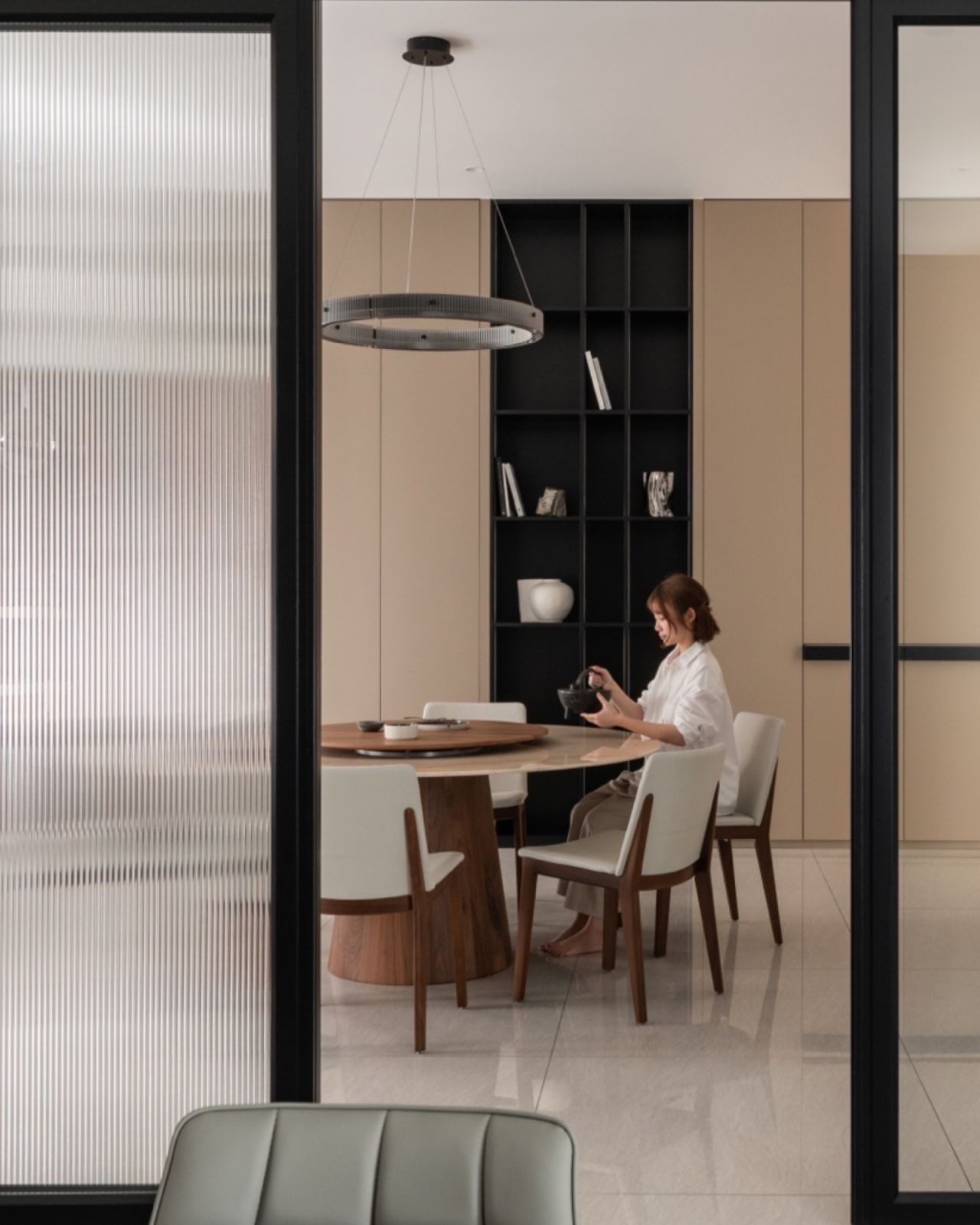 A peek in to the dining room