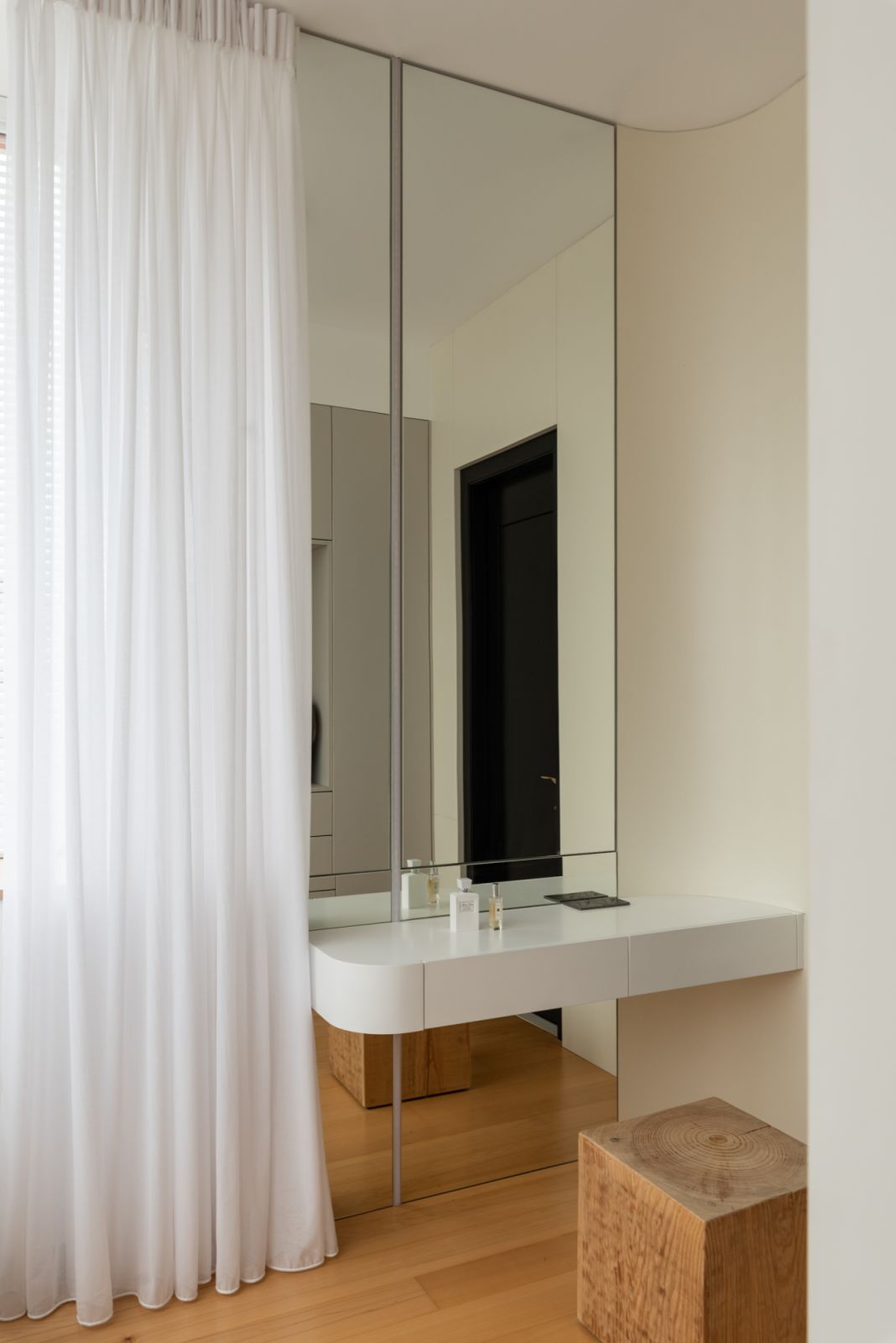 A cantilivered table for getting ready