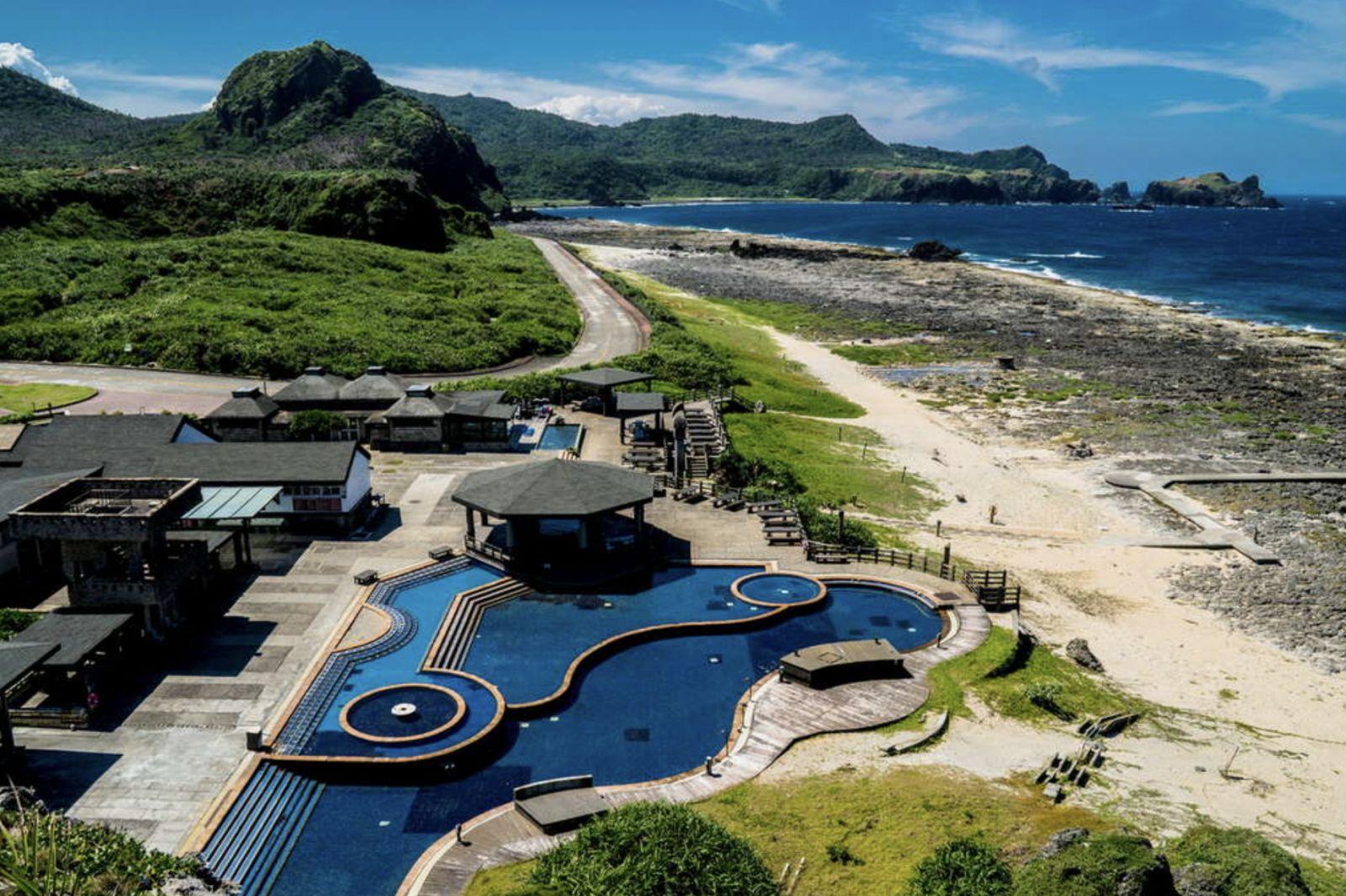 綠島「朝日溫泉」（Photo: 台東旅遊官網）