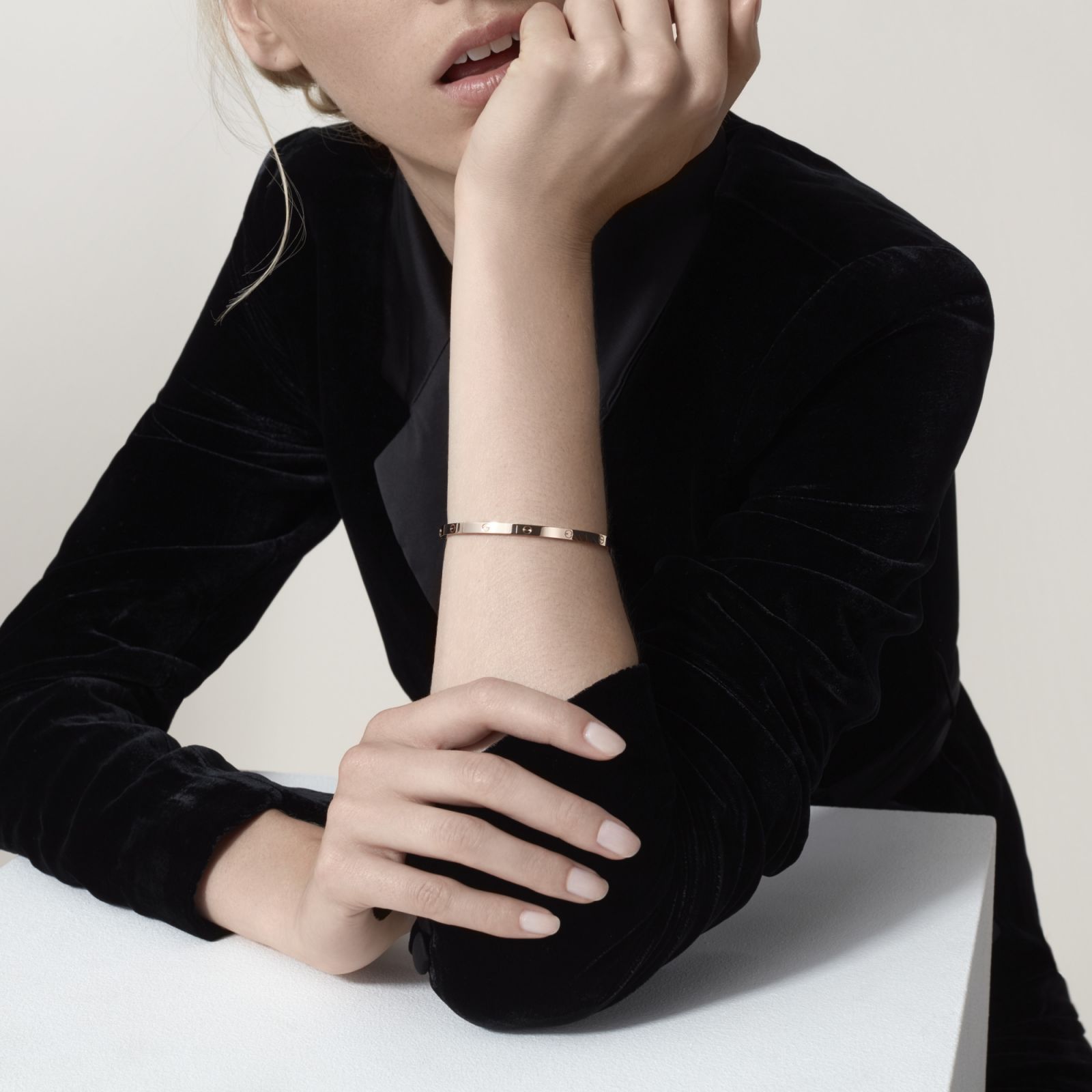 模特兒佩戴LOVE系列作品。(Photo: Cartier)