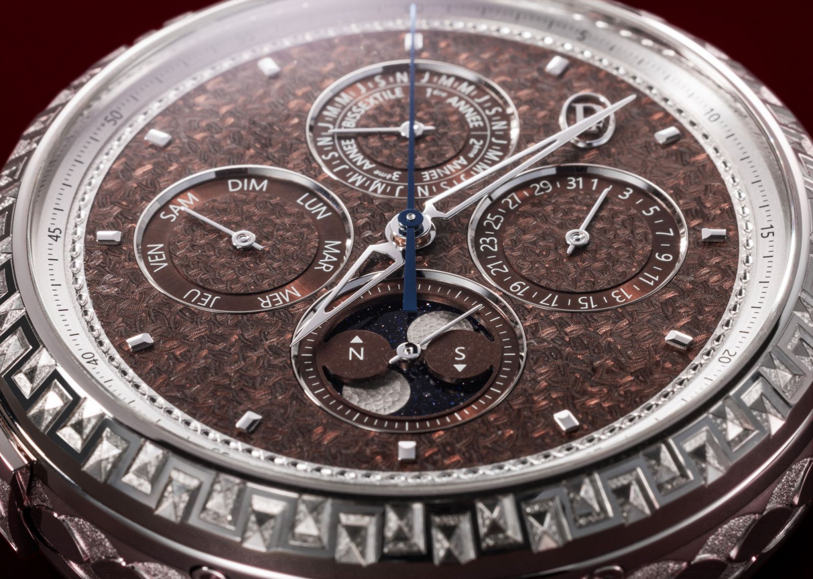 Decorative mordant brown dial with calendar indications