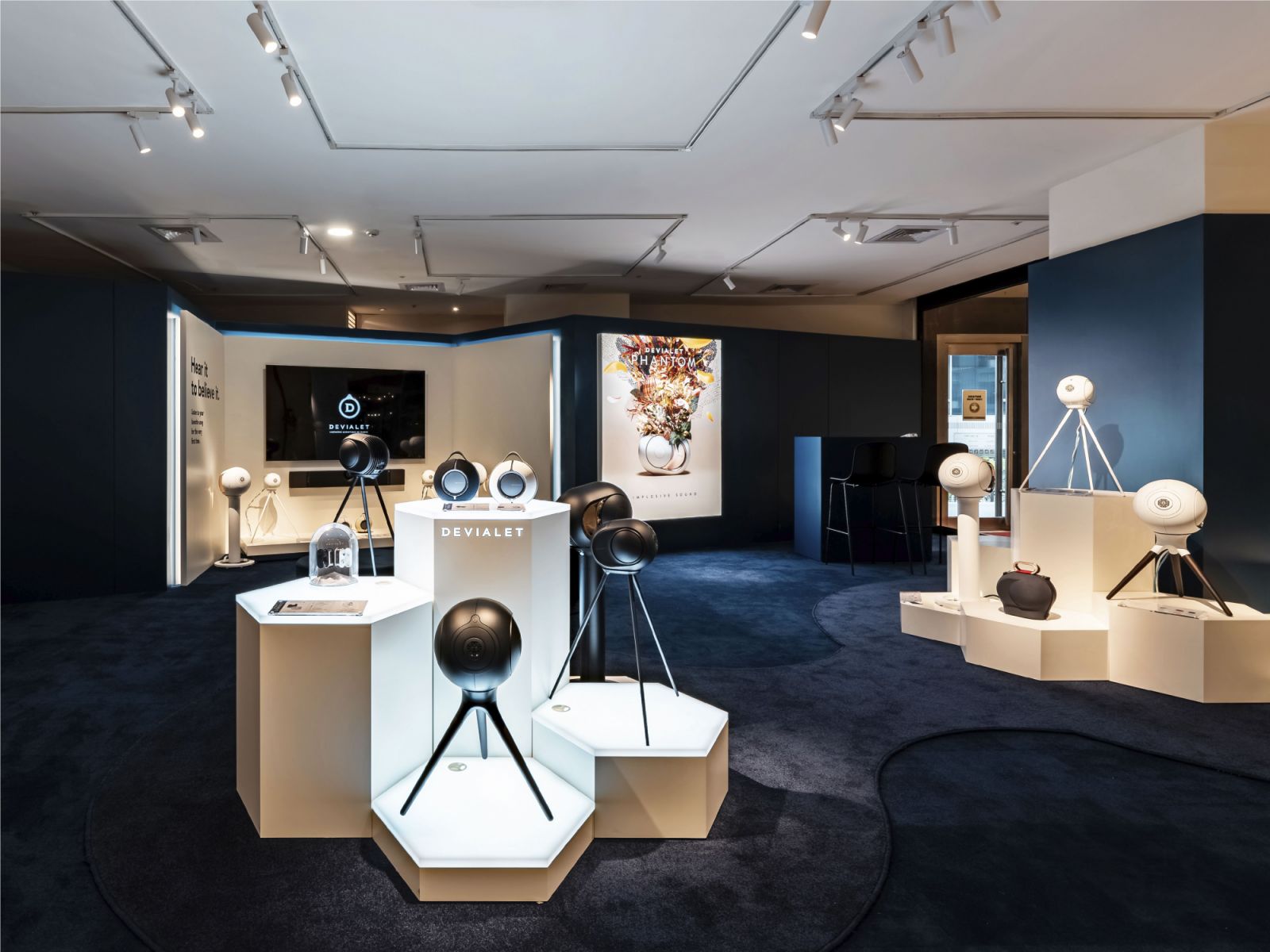 Devialet 台南新光三越新天地店。