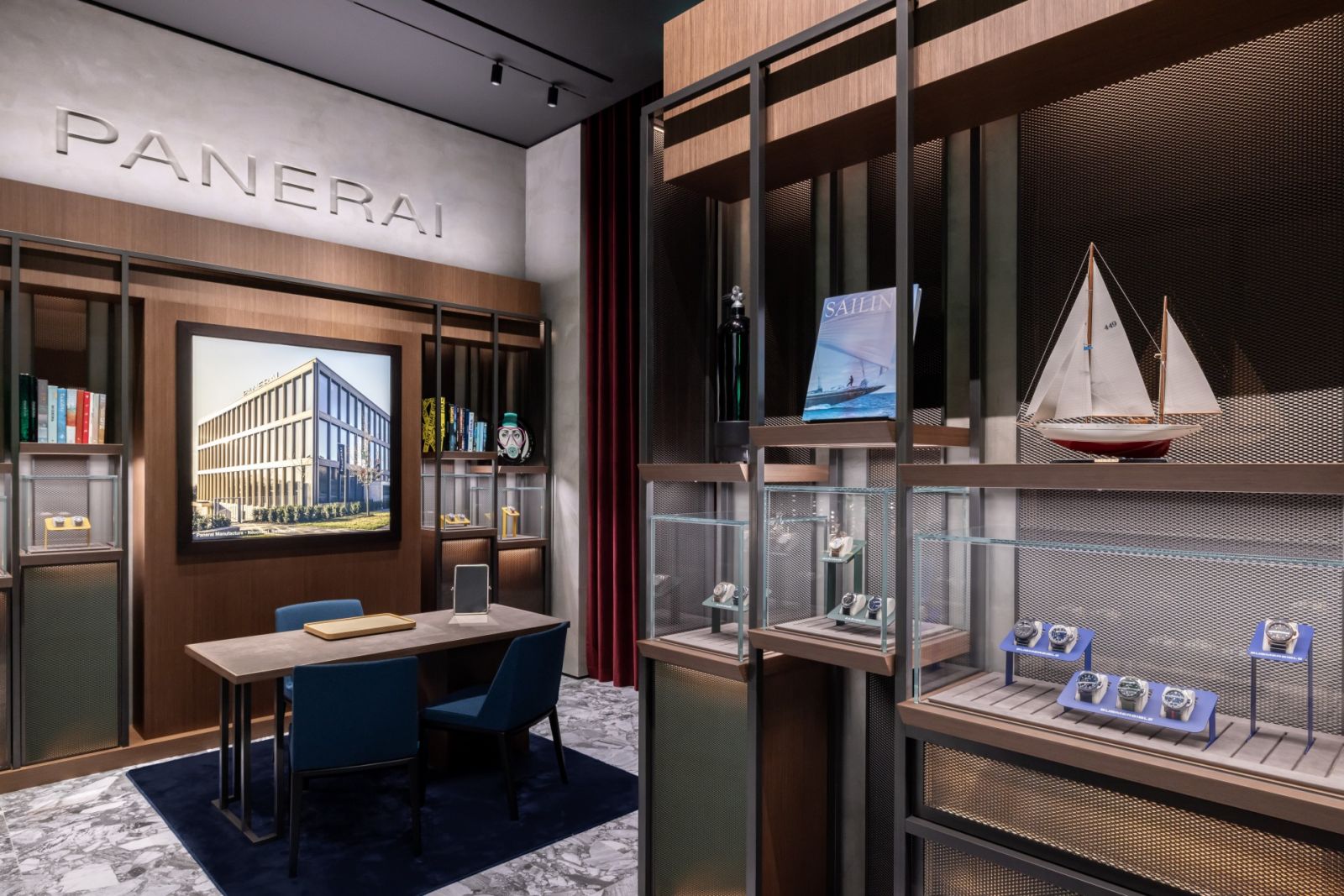 台中大遠百門市同樣使用木製義式風格家具等元素。(Photo: Panerai)