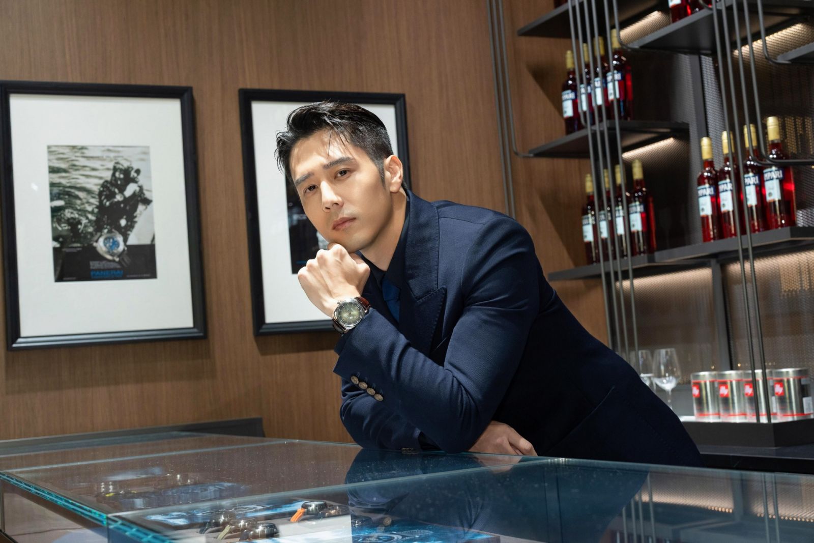 台北101門市開幕嘉賓胡宇威佩戴沛納海Radiomir Annual Calender年曆腕錶。(Photo: Panerai)