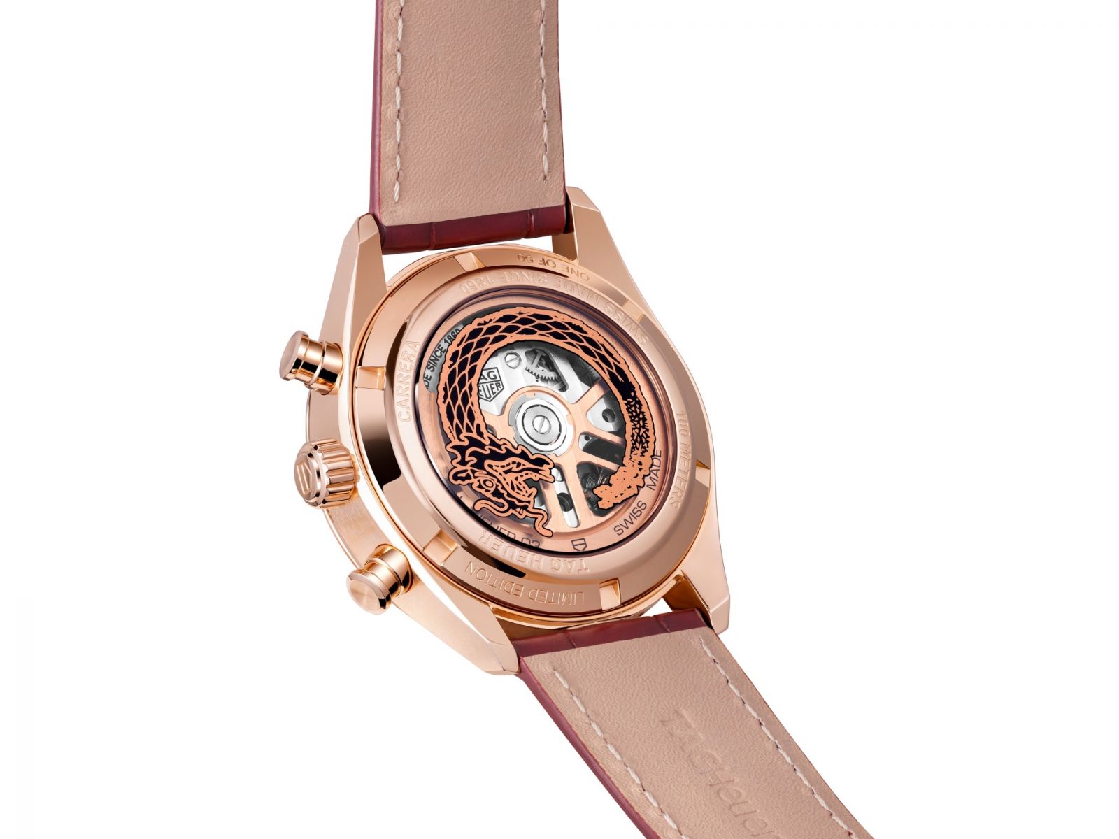 在腕錶背蓋上面繪製了龍形圖騰。（Photo: TAG Heuer）