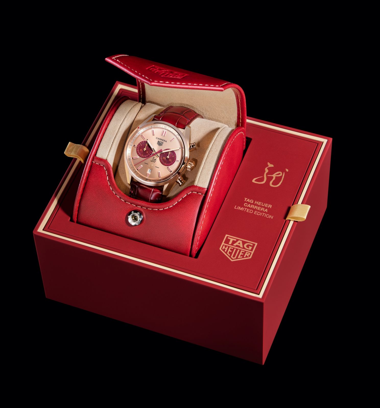 泰格豪雅推出的Carrera Chronograph龍年限量版附上了紅色專屬盒裝。（Photo: TAG Heuer）