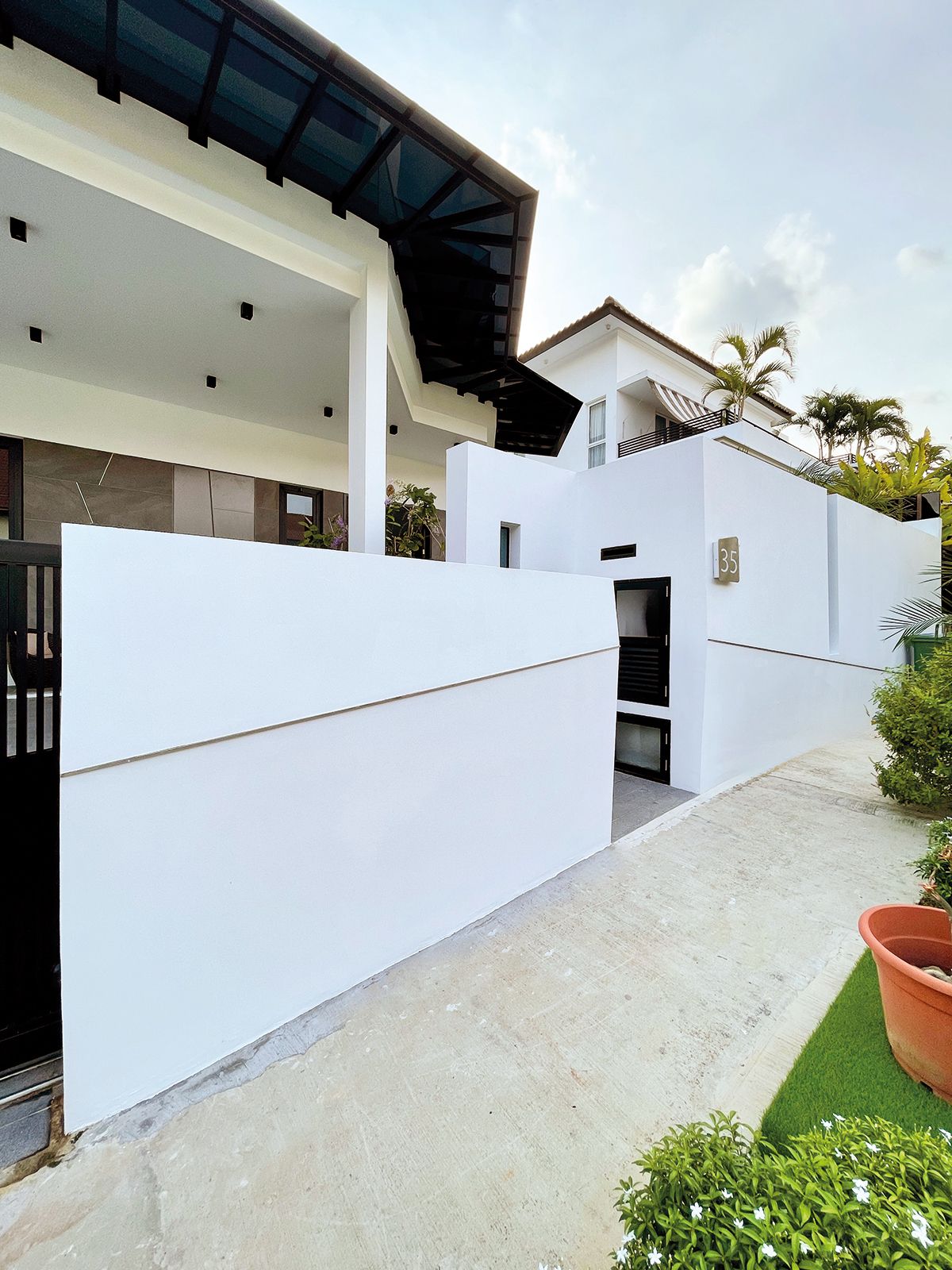 A view of the entrance of this lush freehold property by M.Spaco