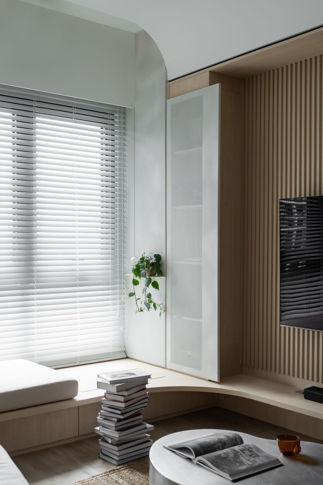 Combining warm wood tones and neutral finishing, with distinctive textures and motifs
