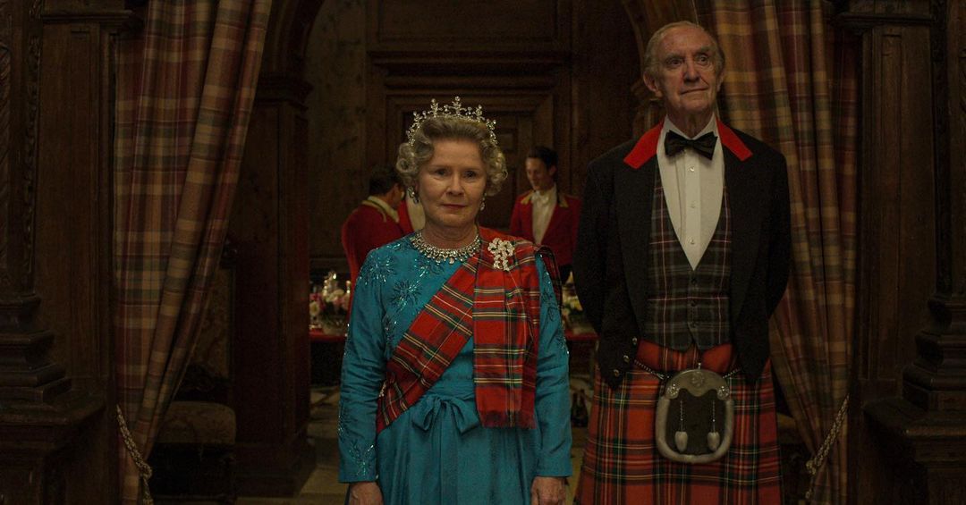 Imelda Staunton 憑Netflix 影集《王冠》(The Crown)中伊莉莎白二世的演出獲2024 金球獎劇情類影集最佳女主角提名。(Photo Courtesy of Netflix)