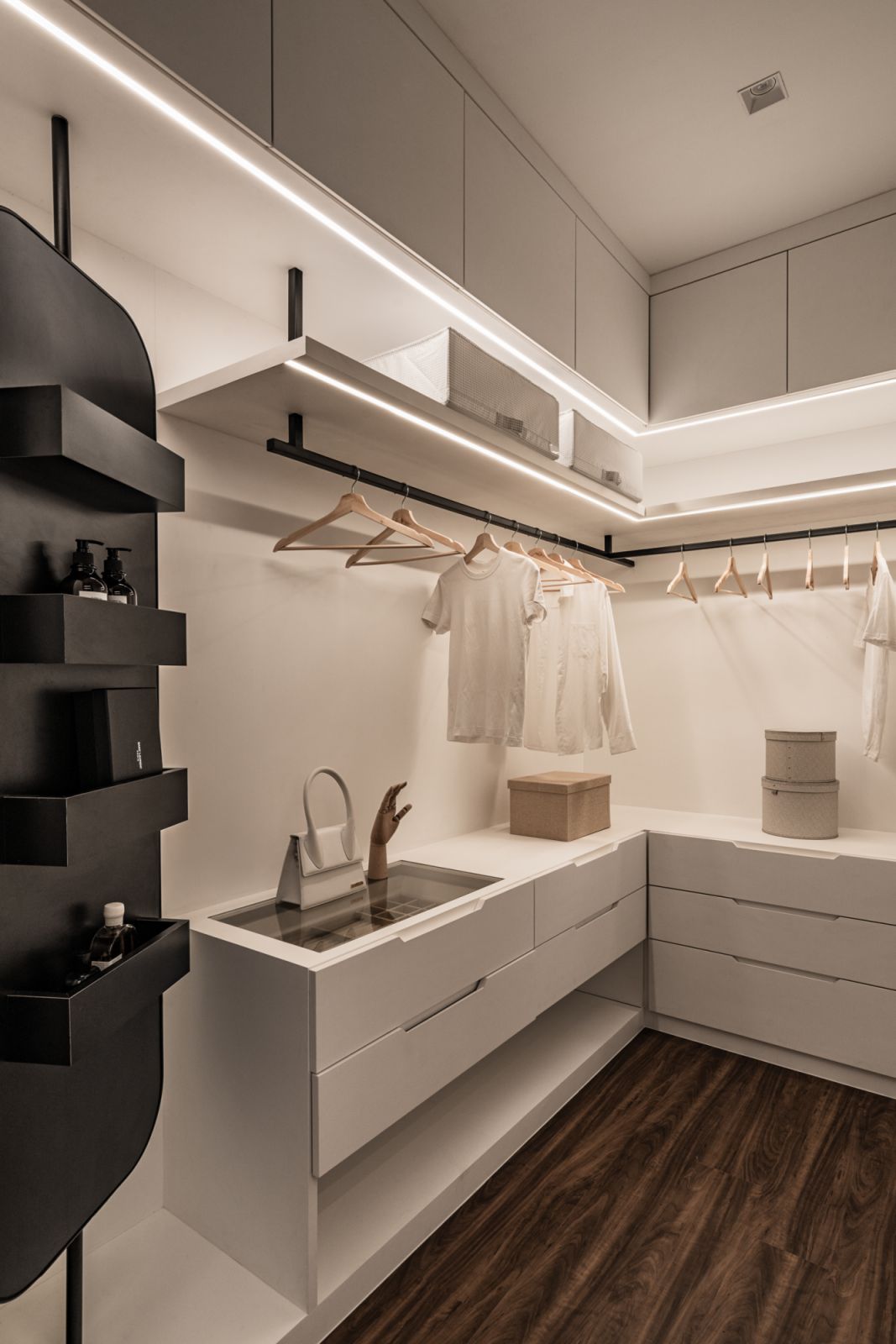 Simple white finishings