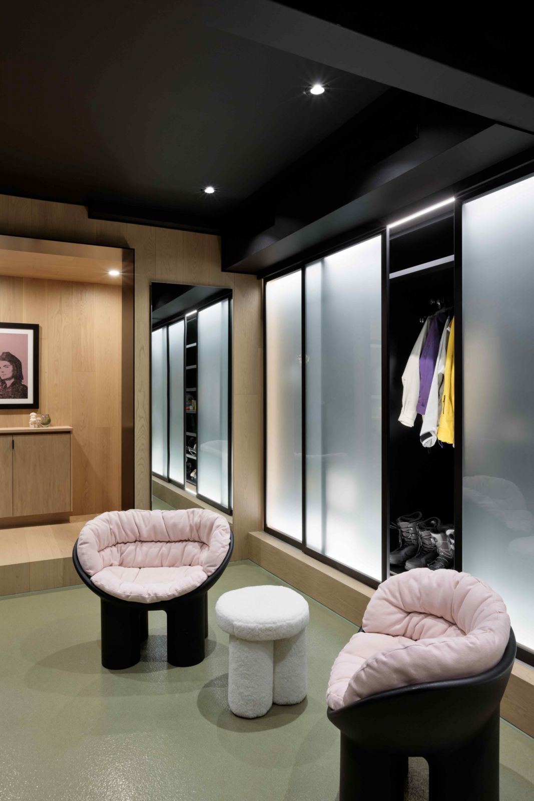 Reverence of a gallery that is more mountain ‘bat-cave’