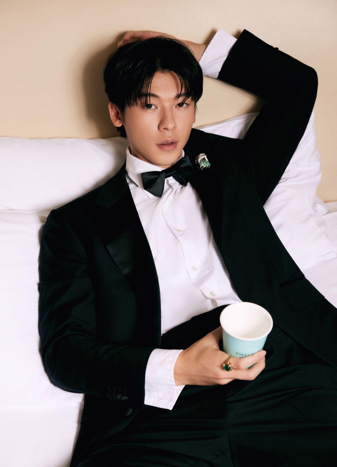 許光漢佩戴Tiffany & Co.頂級珠寶胸針。（Photo: Tiffany & Co.）