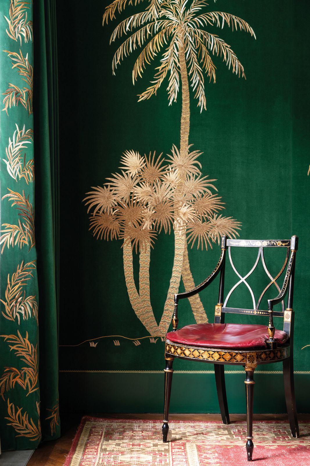 Sumptuous wall coverings by de Gournay (Photo: de Gournay)