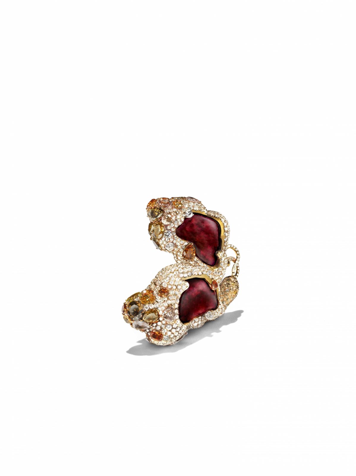 CINDY CHAO The Art Jewel_2008 Black Label Masterpiece Ruby Butterfly Back 紅寶側飛蝴蝶 (Photo:Cindy Chao)