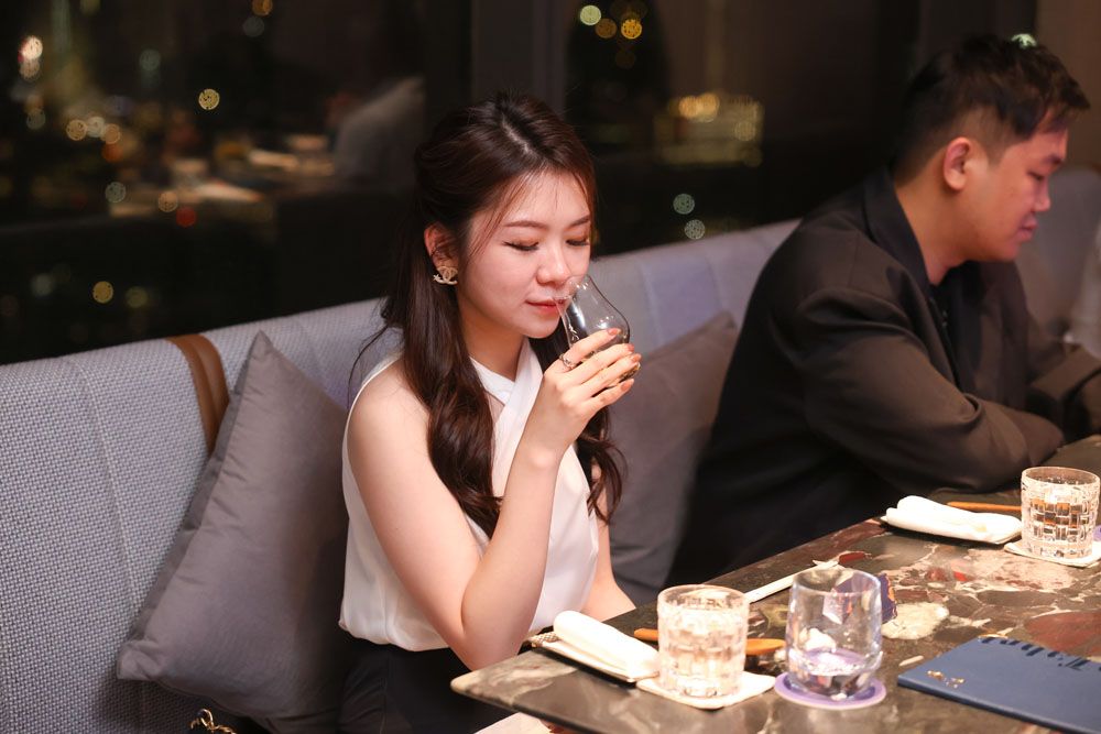 Guests nosing the Elusive Umami