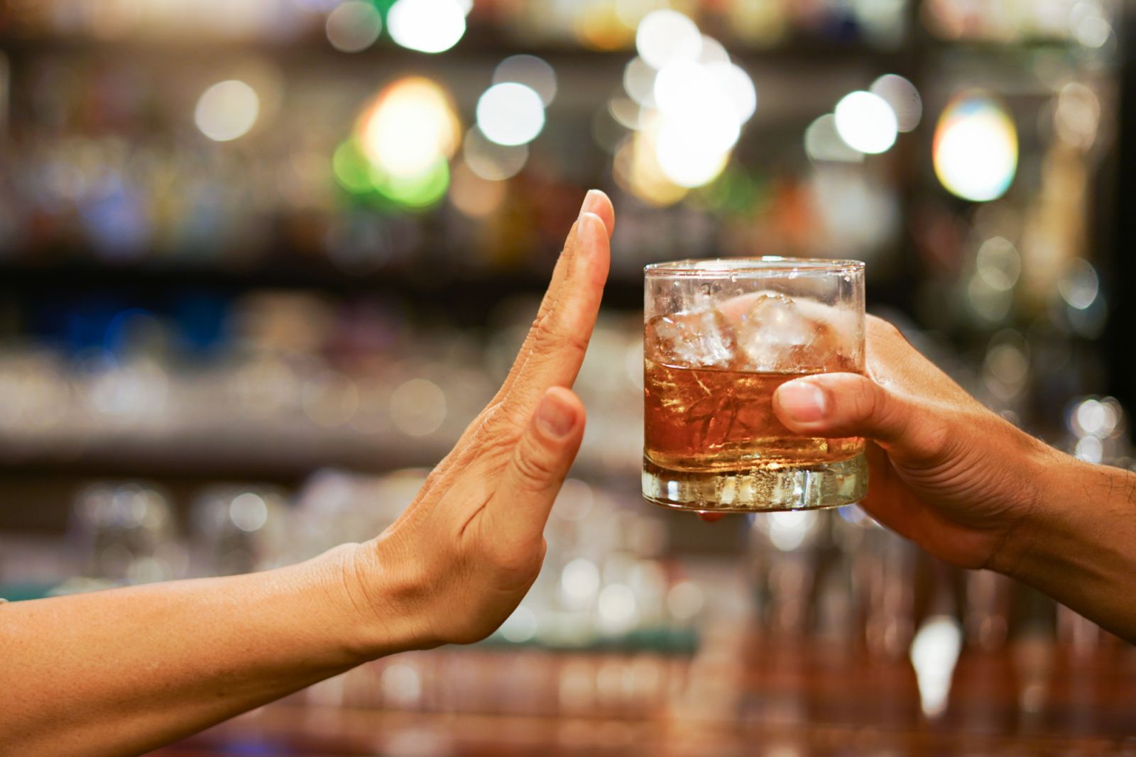 避免空腹飲酒