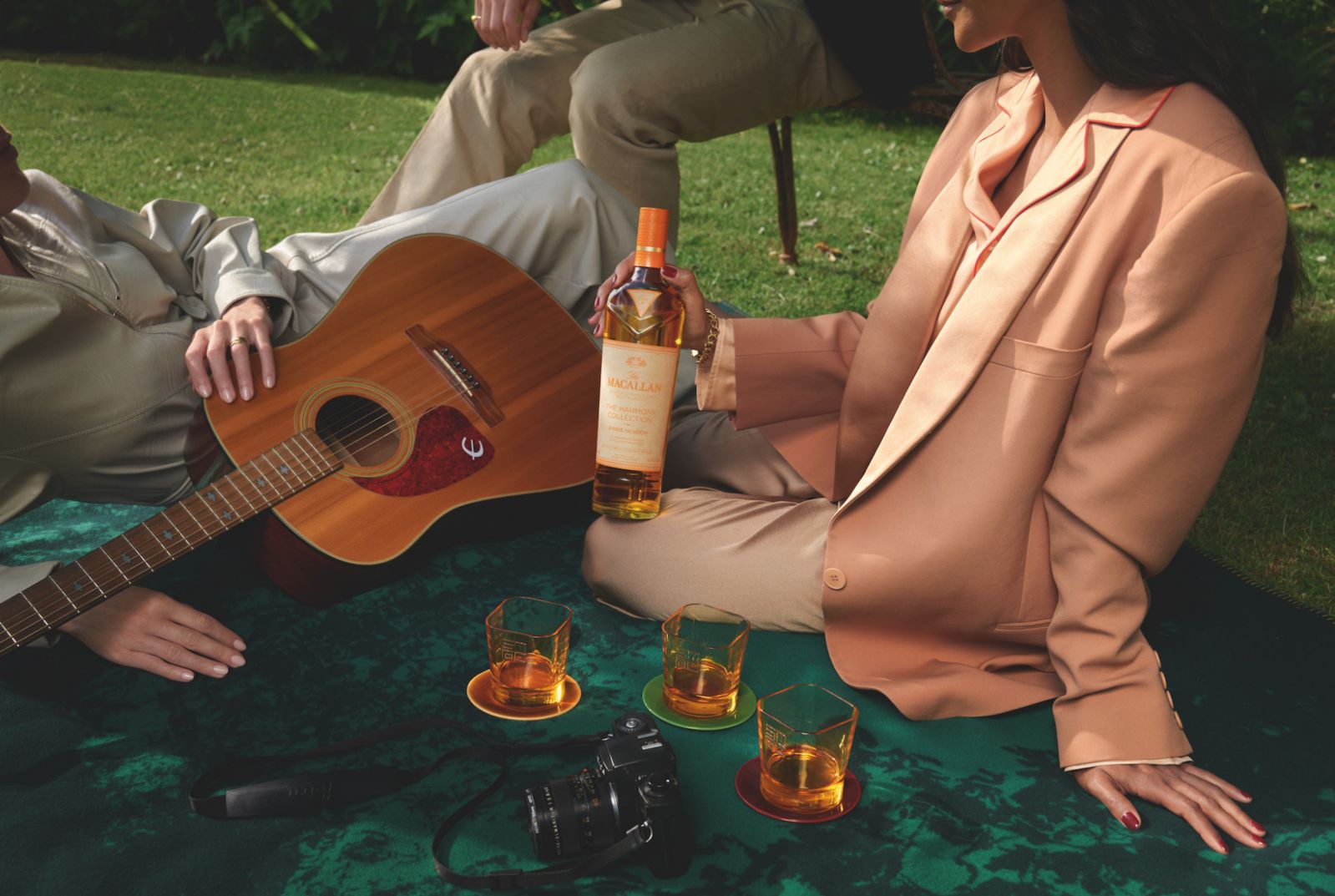 The Macallan's Amber Meadow featured at a picnic (Photo: The Macallan)