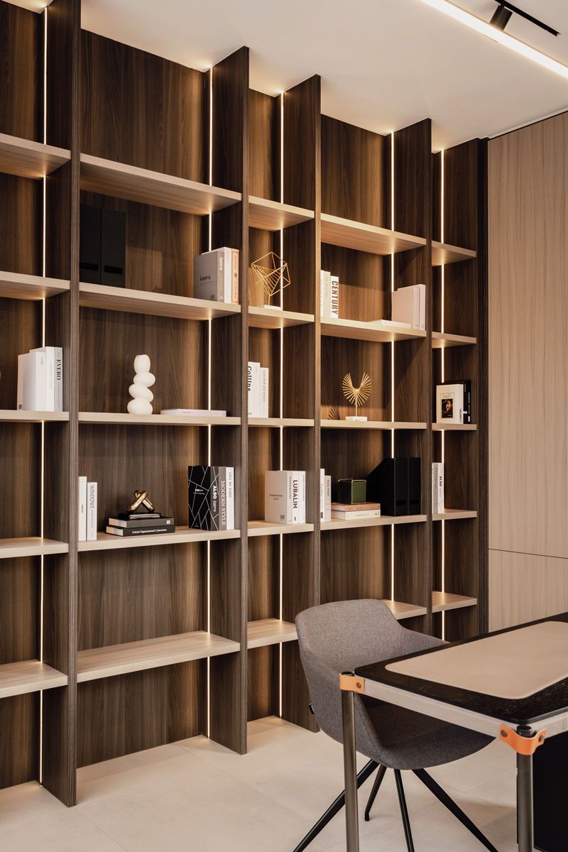 treasured books and objets d’art are beautifully displayed on these shelves