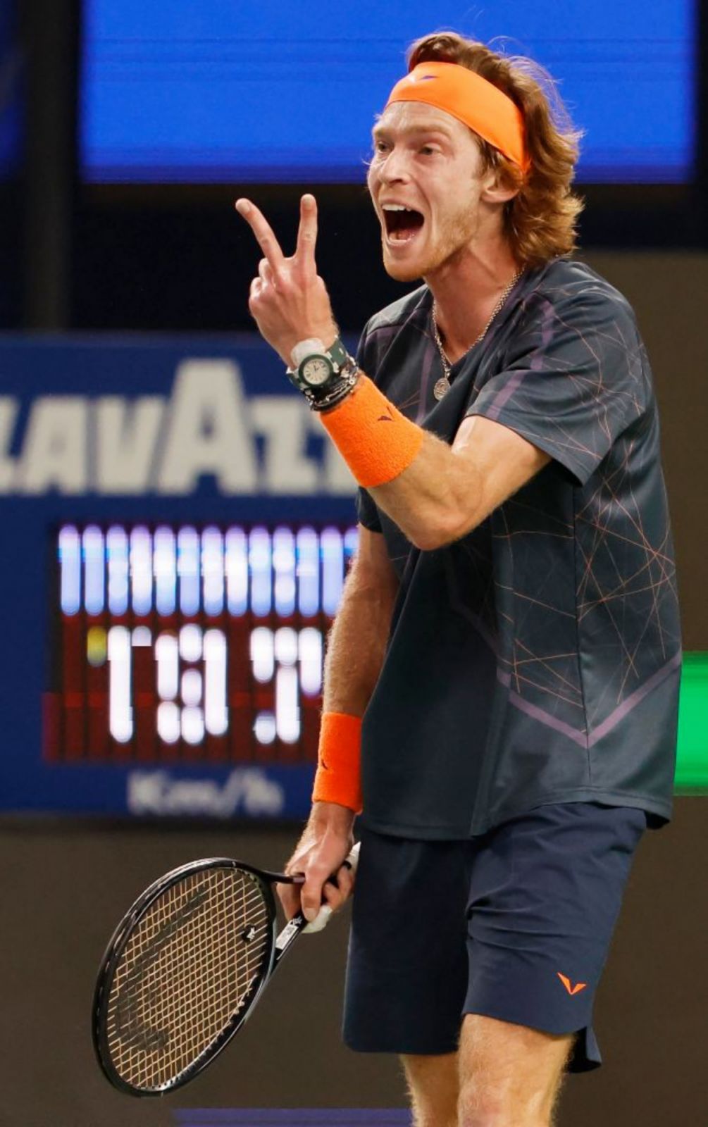 2023年勞力士上海大師賽中盧布列夫佩戴了寶格麗Aluminium Match Point特別版上場。(Photo: Yin Liqin/China News Service/VCG via Getty Images)