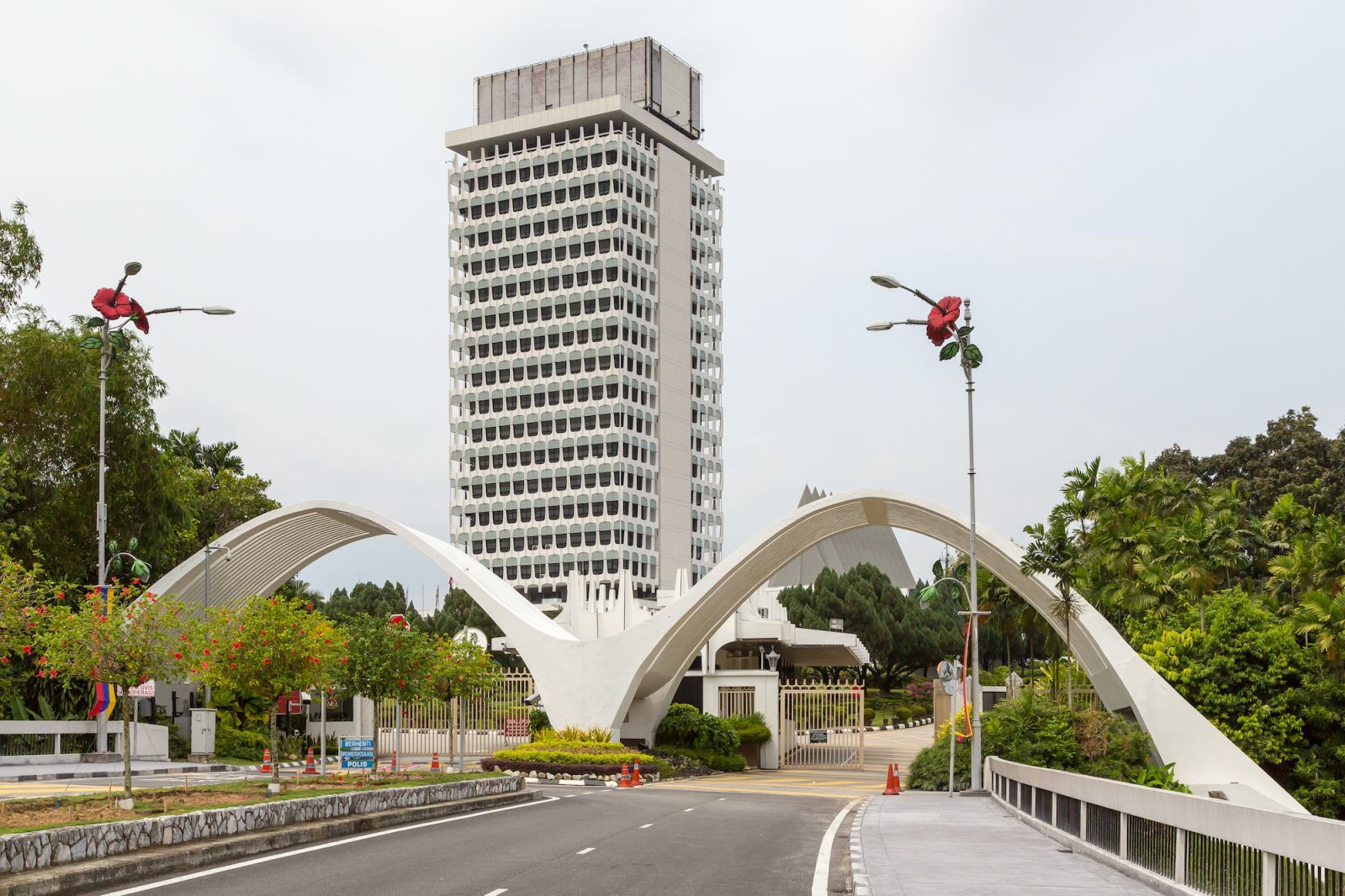 Parliament Building (Photo: WikiCommons/ Cccefalon)