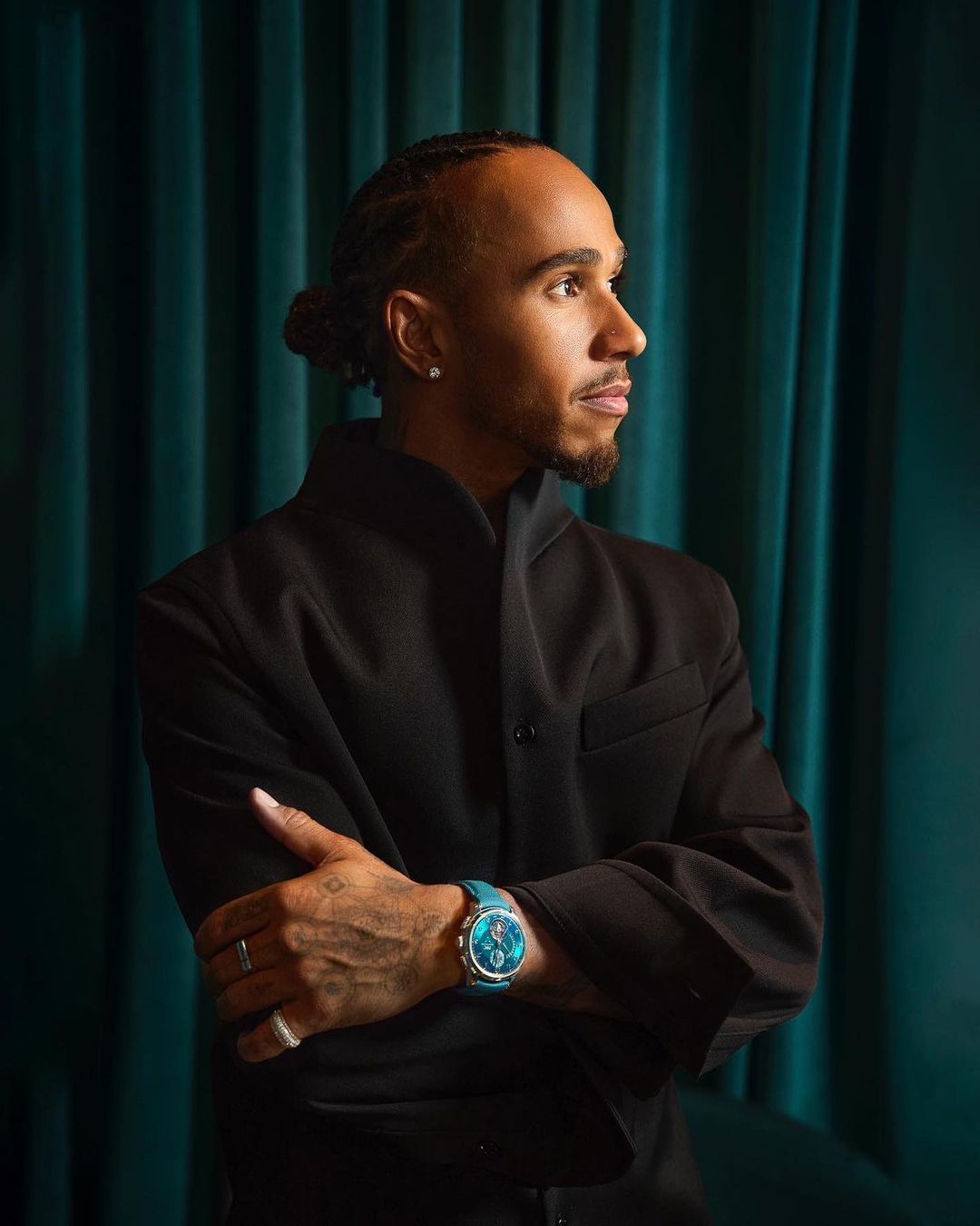 Lewis Hamilton最近亦與IWC合作推出其設計的特別版腕錶,全球限量44枚。(Photo: IG@lewishamilton)
