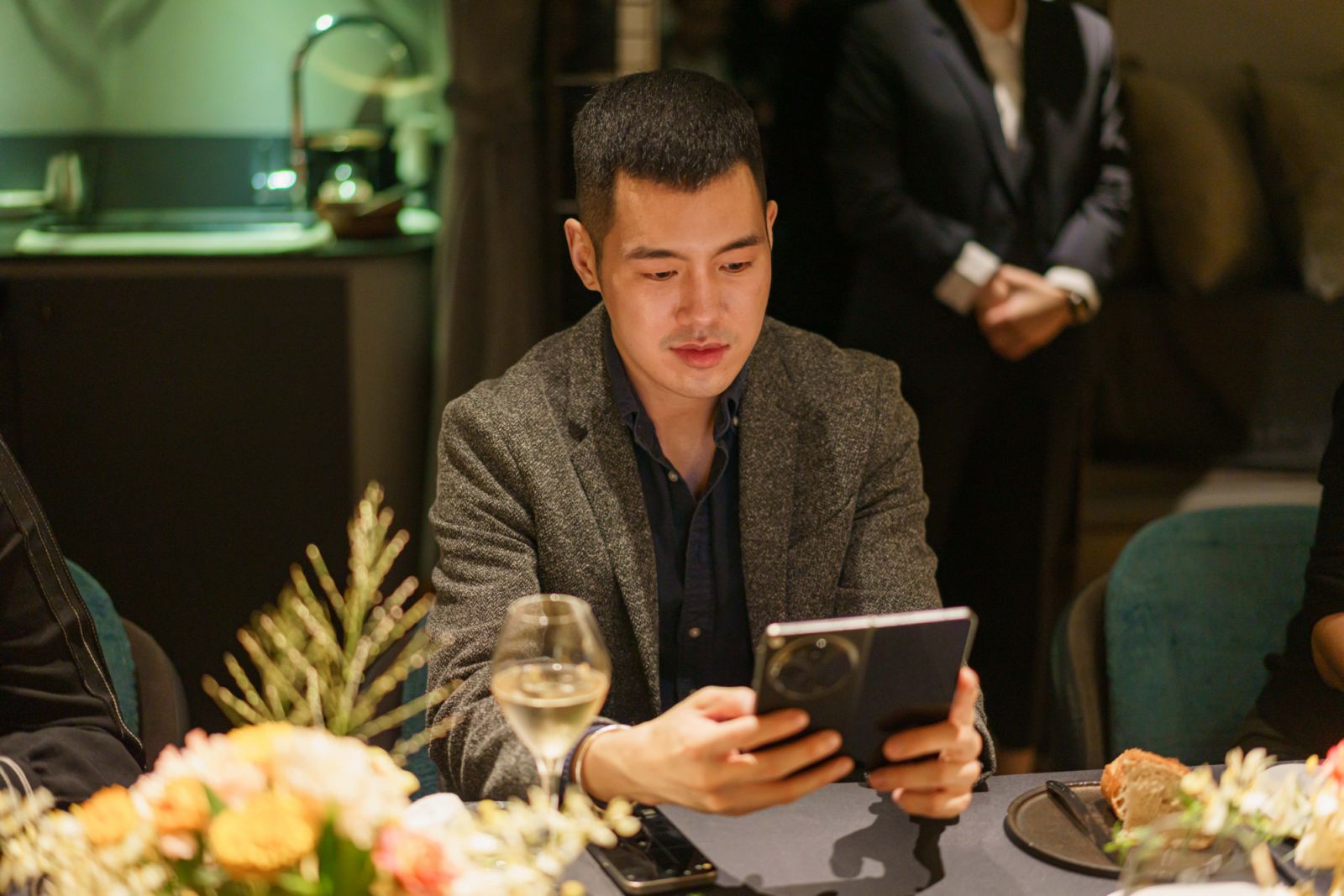 OPPO Find N3 讓首次接觸的使用者也能輕鬆上手、無縫接軌。Photo：Tatler