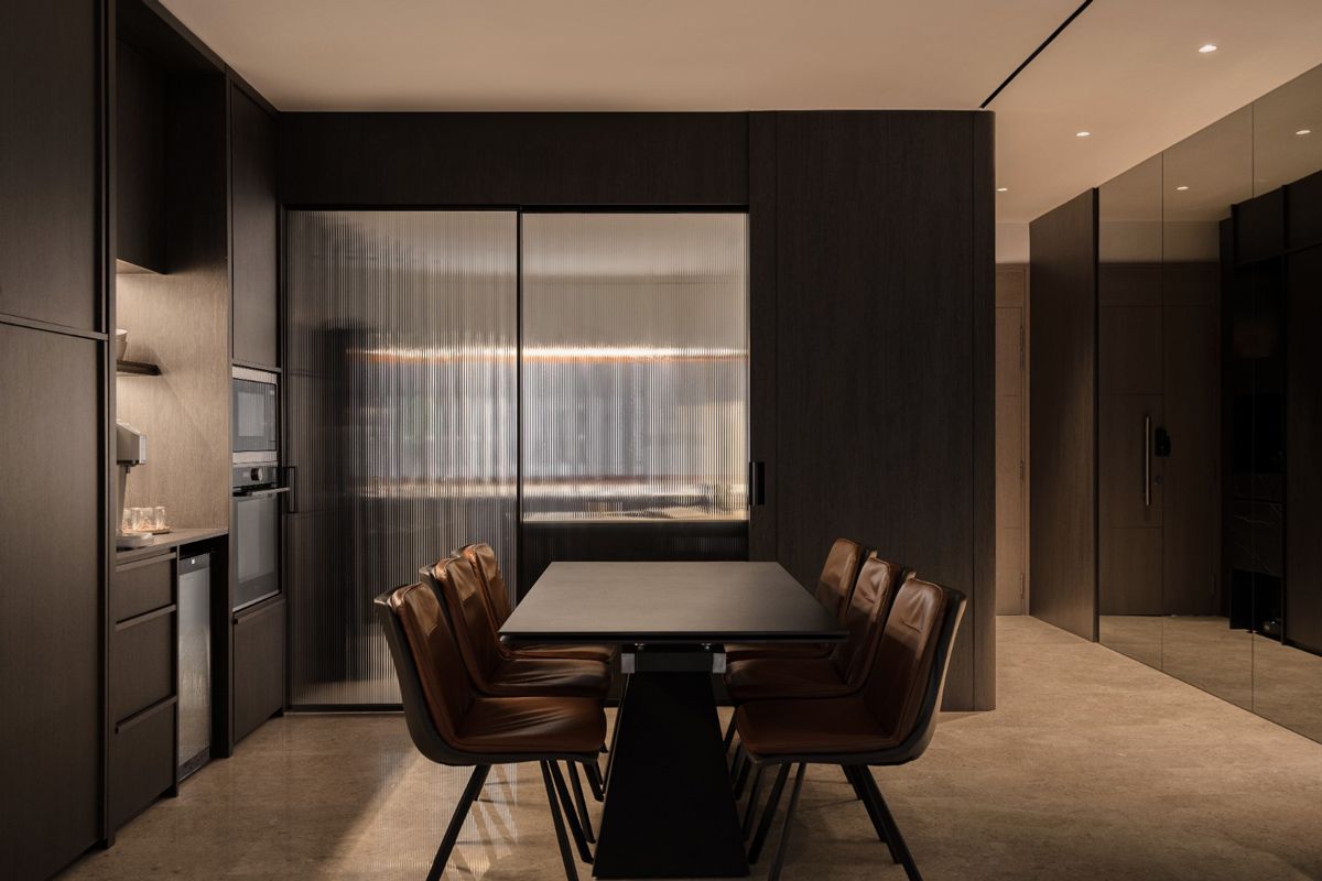 (1)KDot project - 2track 2panel Pocket sliding (with pulley) in Ultra clear Reeded (less dense) 8mm tempered glass in Black aluminium frame (bottom trackless) @ Kitchen