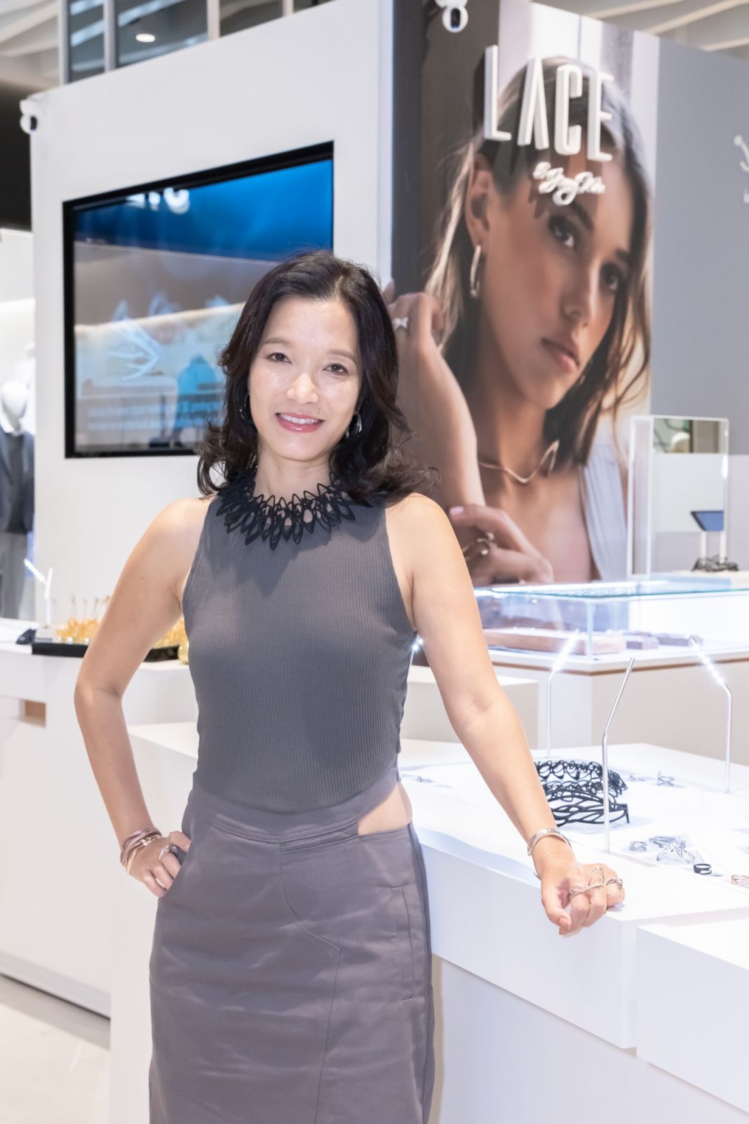 Jenny在美國與丈夫開設Oyler Wu Collaborative建築事務所,也同時經營著自己的珠寶品牌事業,身兼兩種身份。(Photo: LACE by Jenny Wu)